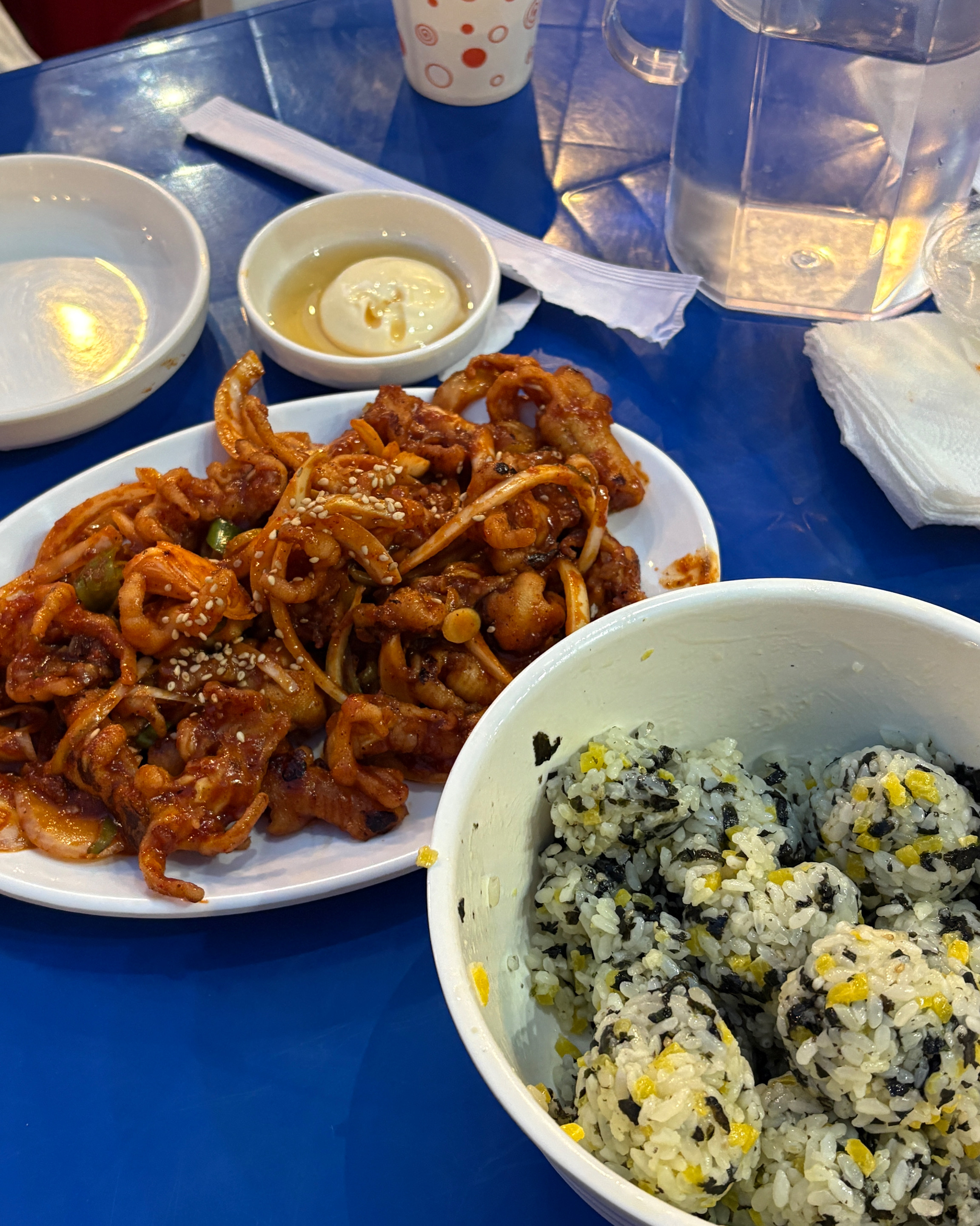 지금 날씨에 오기 너무 좋아요! 노래도 좋고 친구들이랑 술 먹기 딱이에용 ㅎㅎ - 대구 맛집 교동호프
