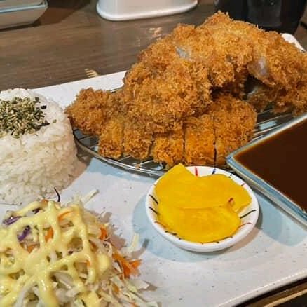 친구가 추천해줘서 왔어용. 돈가스도 시켰는데 부드럽고 맛있어요! 초밥들이 다양하게 나와서