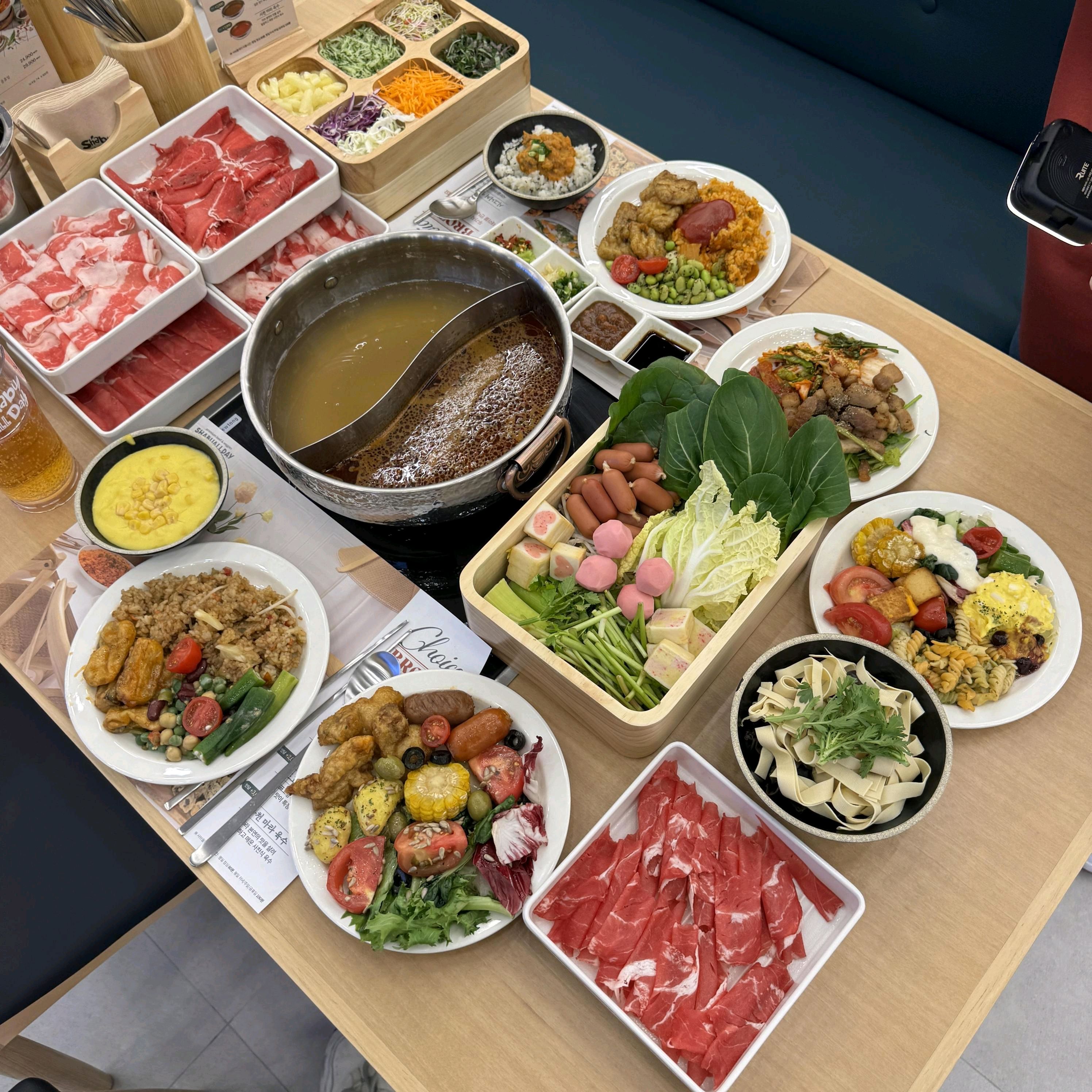 소고기 무제한으로 즐길 수 있어 좋네요 프리미엄 소고기 양지, 설도, 목심 모두 맛있었고