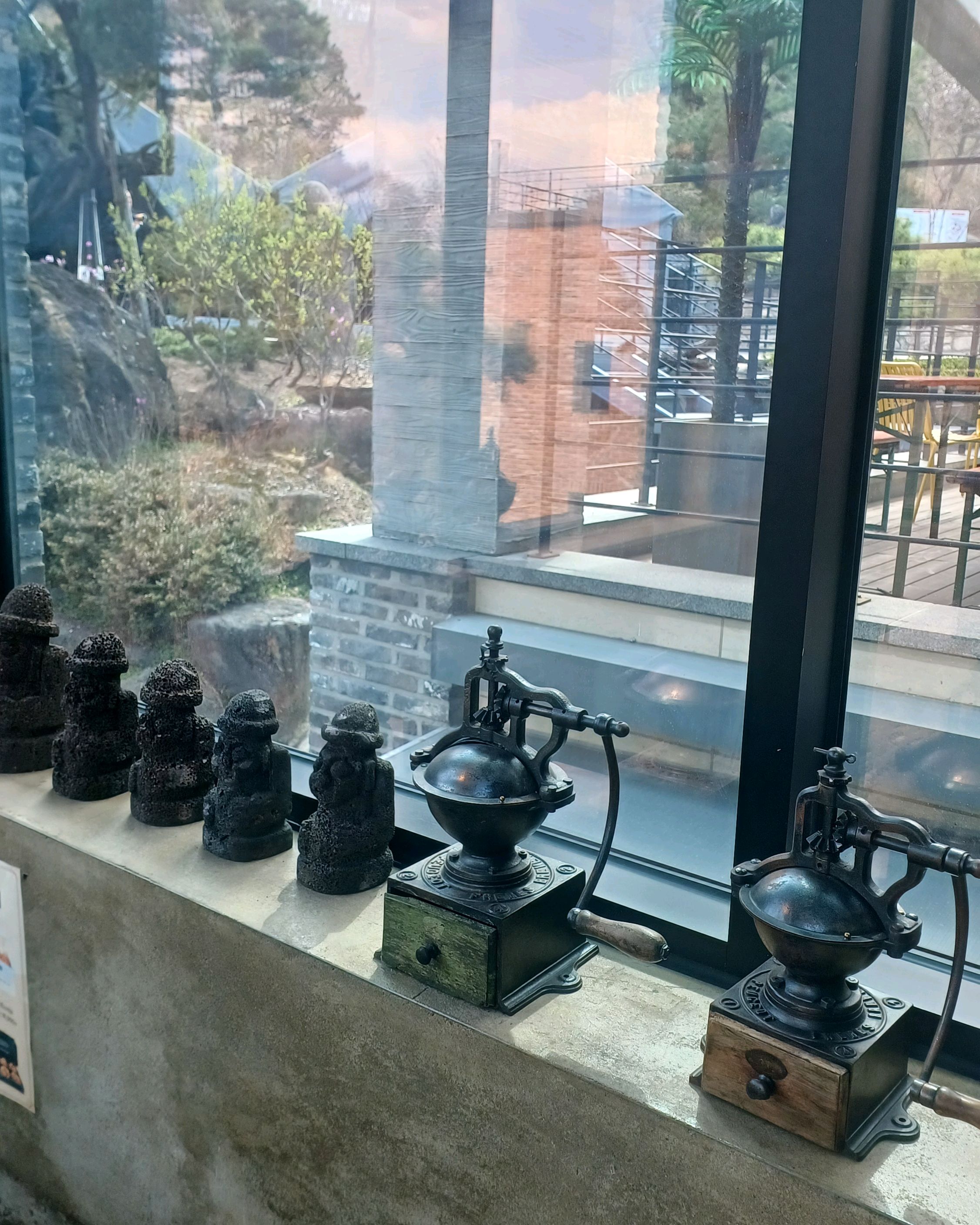 주변 산책하며 차마실공간 좋아요 - 대전 맛집 더노은로