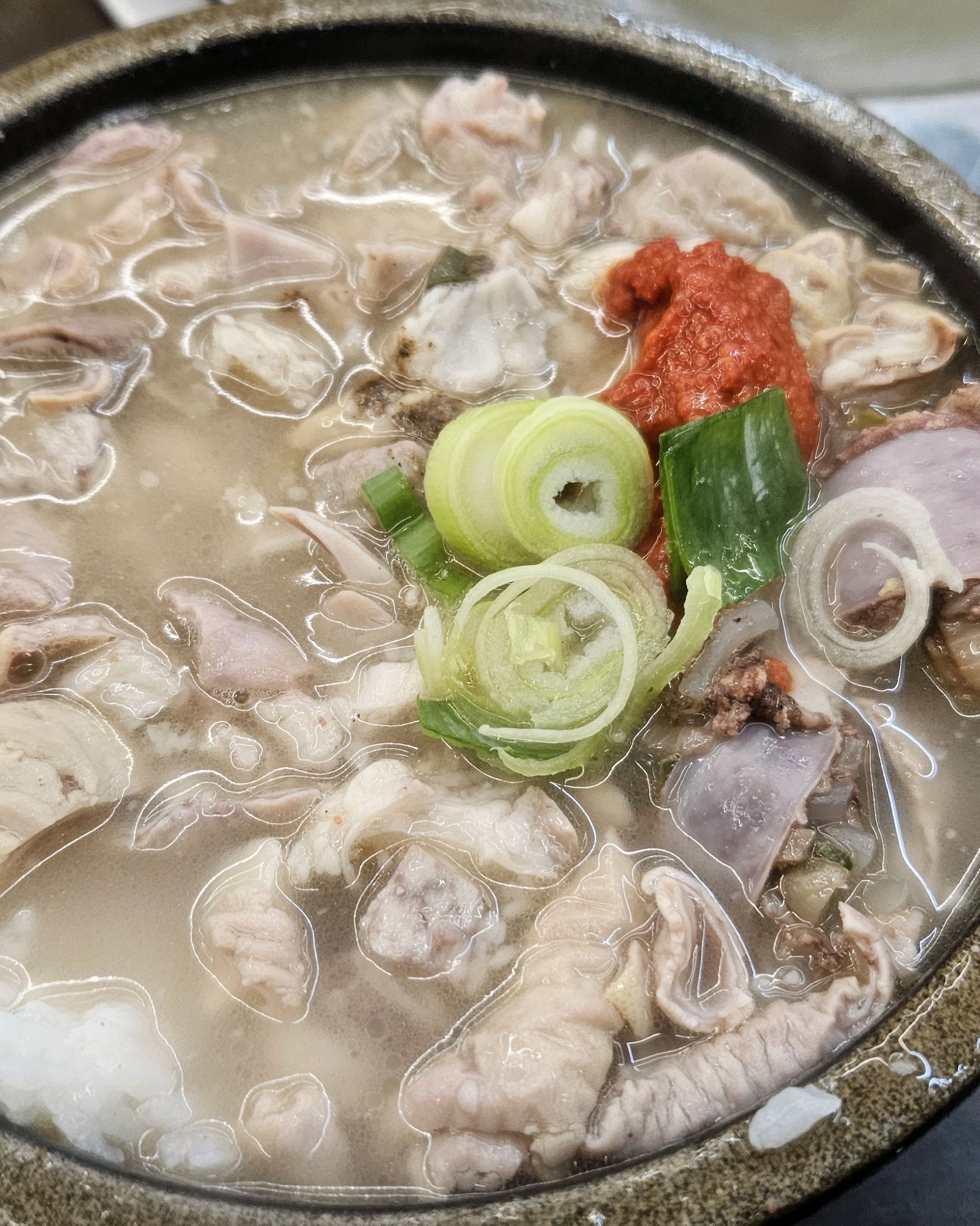 부속이 많고 7천원이라는 가격에 가성비 넘칩니다. - 대전 맛집 오문창순대국밥