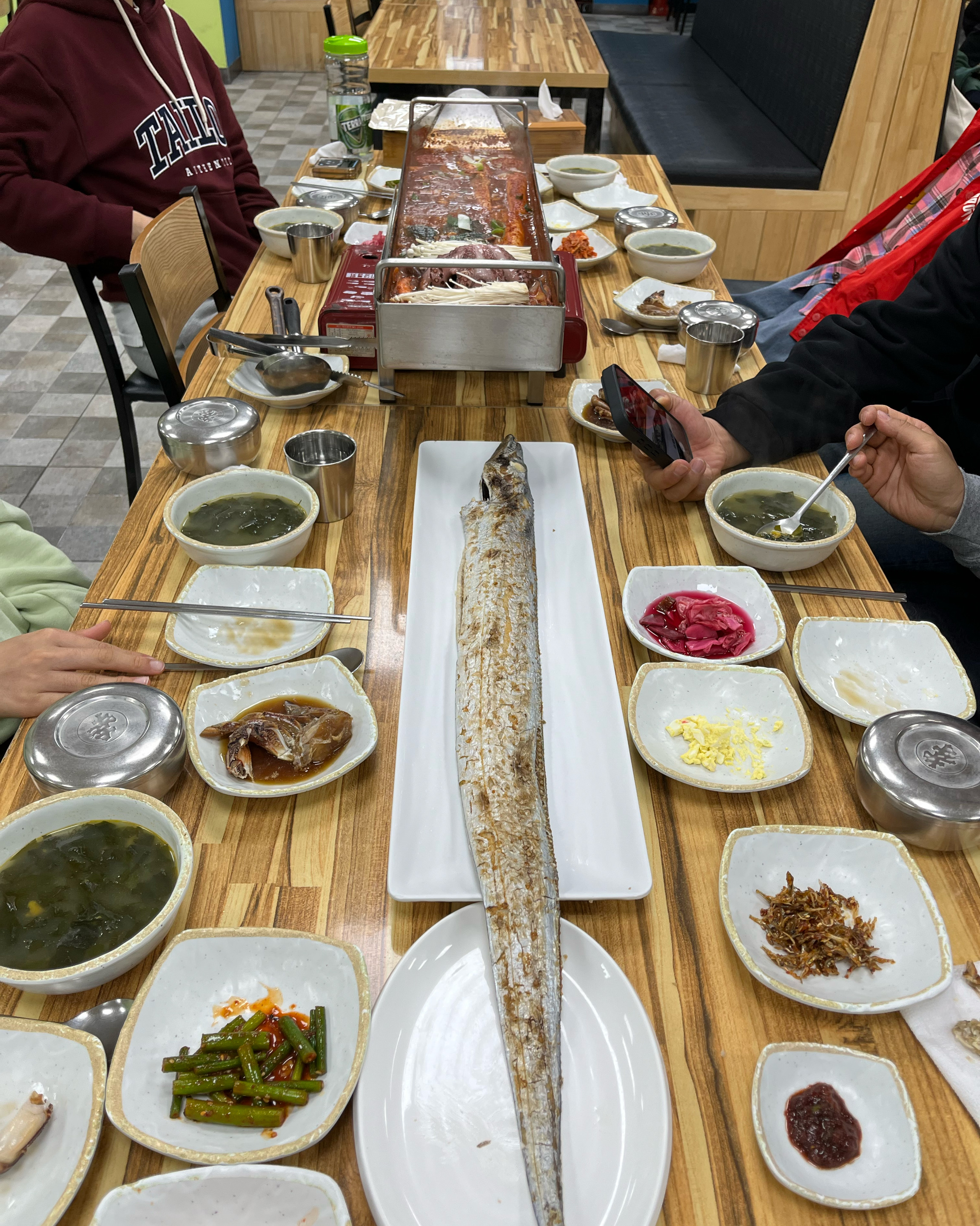 공항주변 숙소에서 하루 묵게되서 저녁식사 먹으러 갔어요 갈치 크고 구이 조림 둘다 너무 맛