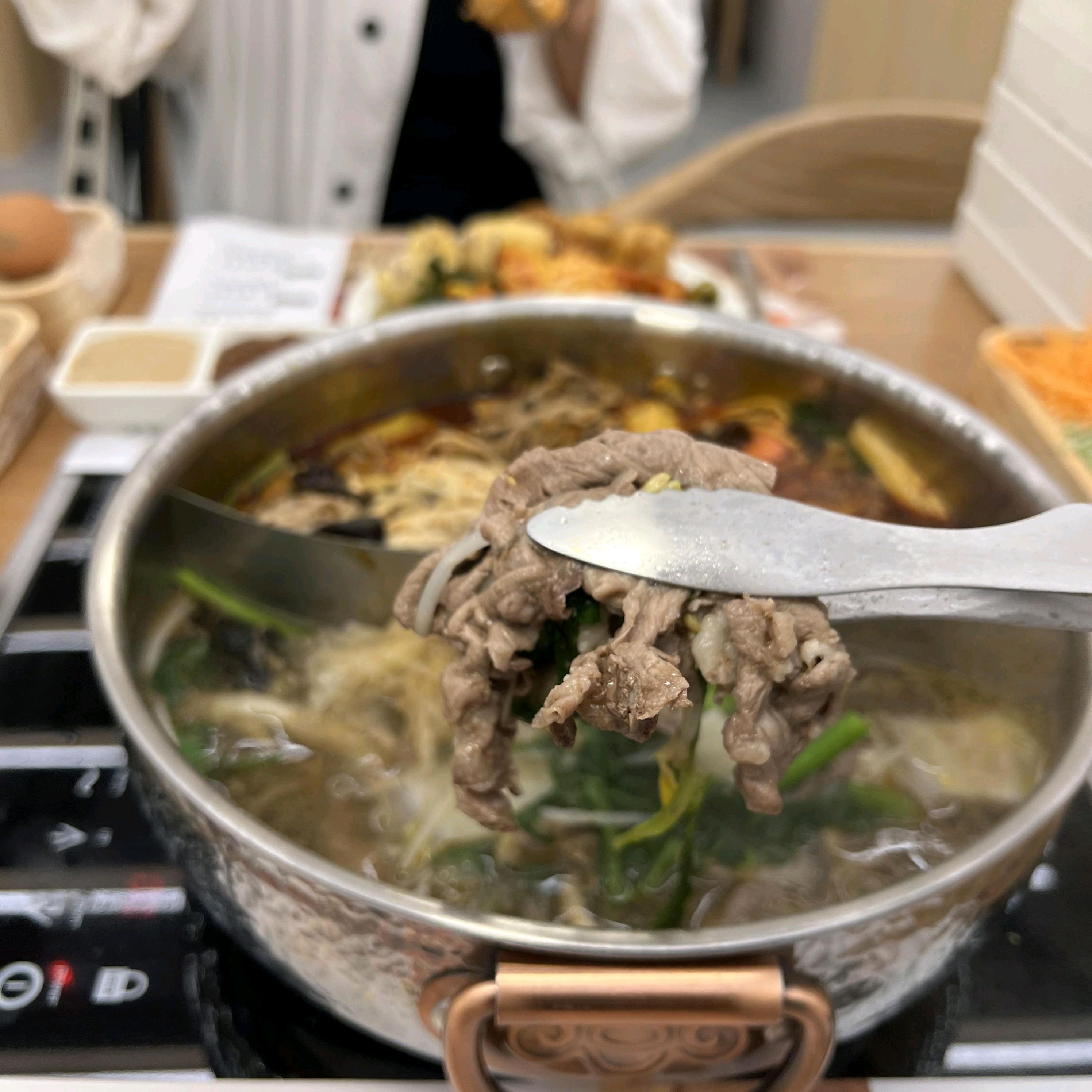 남자친구랑 오랜만에 외식하러 왔는데 기대했던 것보다 더 만족스러웠어요~ 샐러드바가 정말 다