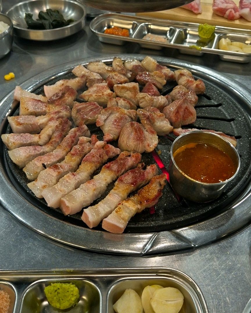 제주도에 늦게 도착해서 저녁먹기위해 검색해서 왔는데 너무 맛있게 잘 먹었어요~^^ - 제주 맛집 문치비 서귀포신시가지점