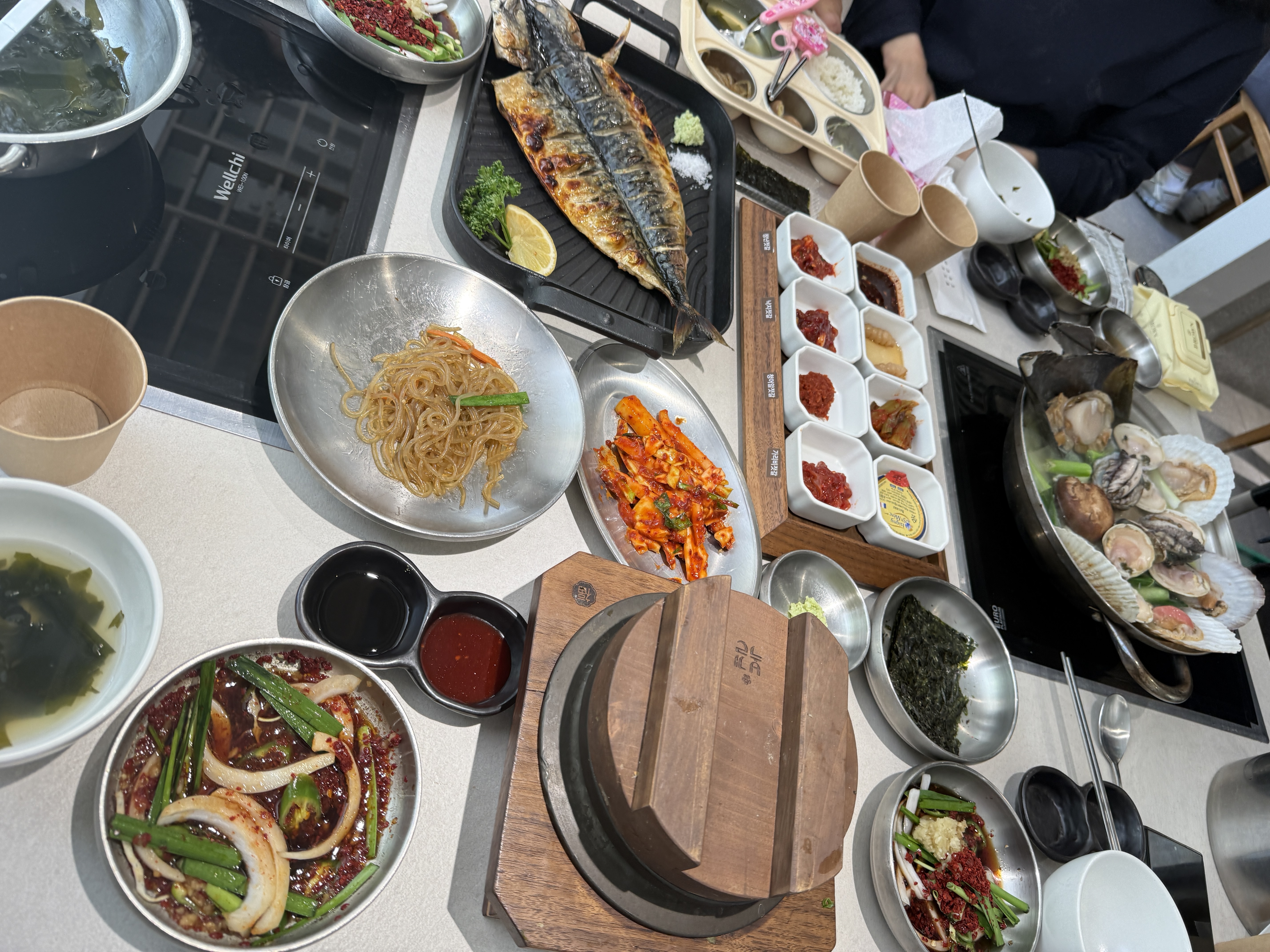 어버이날 기념으로 왔어요 전날 예약 마감되서 현장 대기했다가 입장했어요. - 대구 맛집 복길&조돌해녀