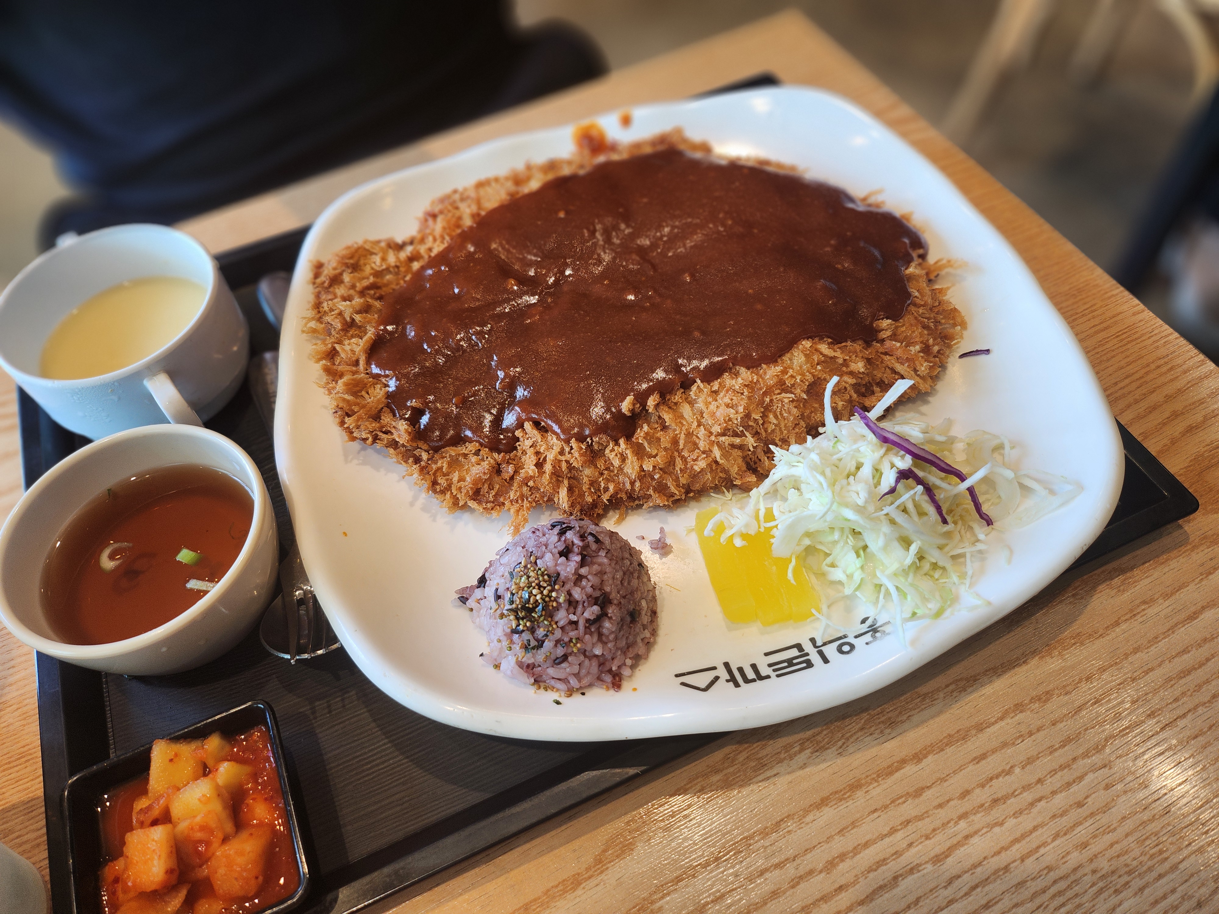 왕돈까스맛있고 스프맛있고 스프리필되면 - 부산 명지 맛집 홍익돈까스 부산명지점