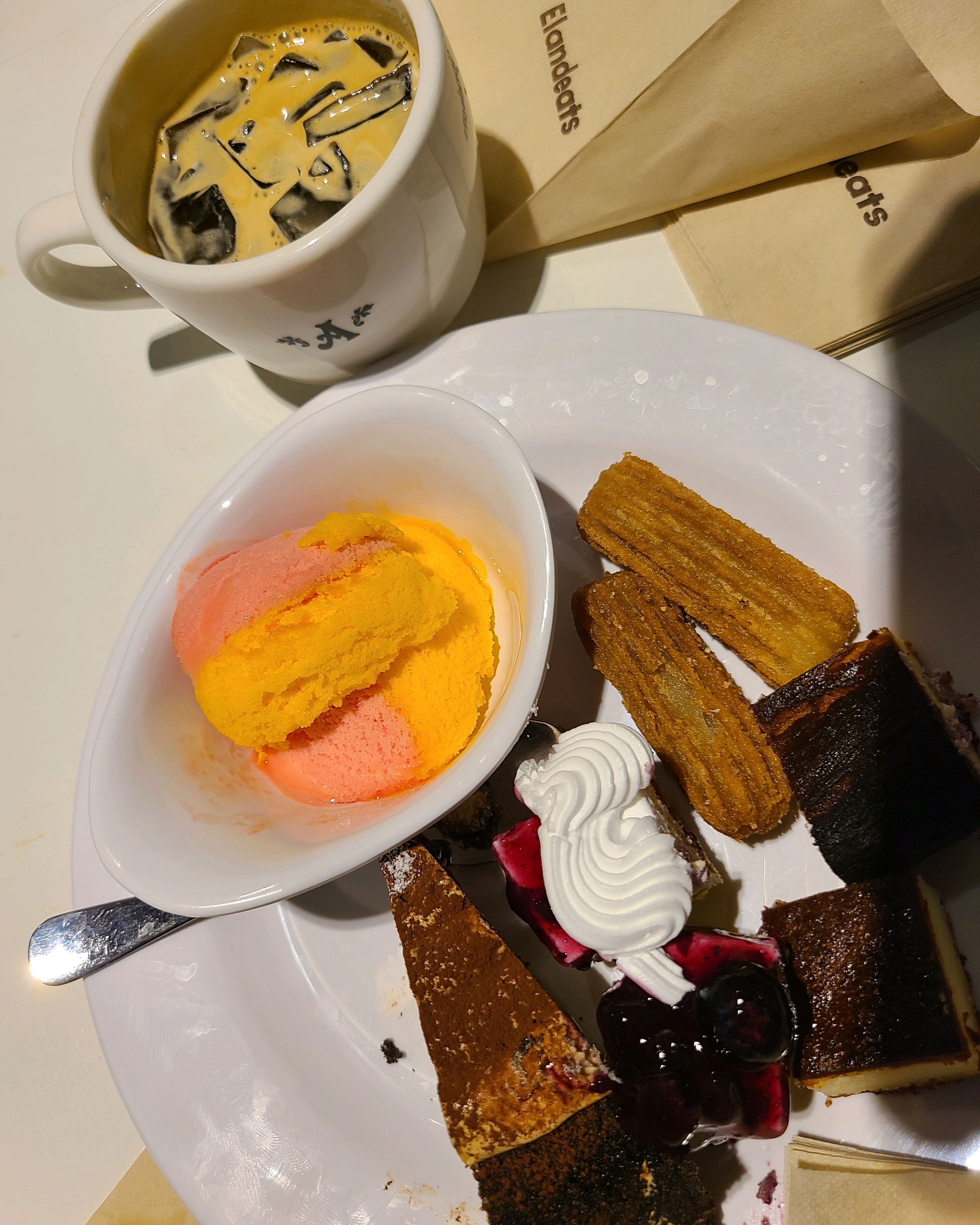 오픈한지 얼마안되어서 매장이 깔끔하고 - 진천동 맛집 애슐리퀸즈 이마트 월배점