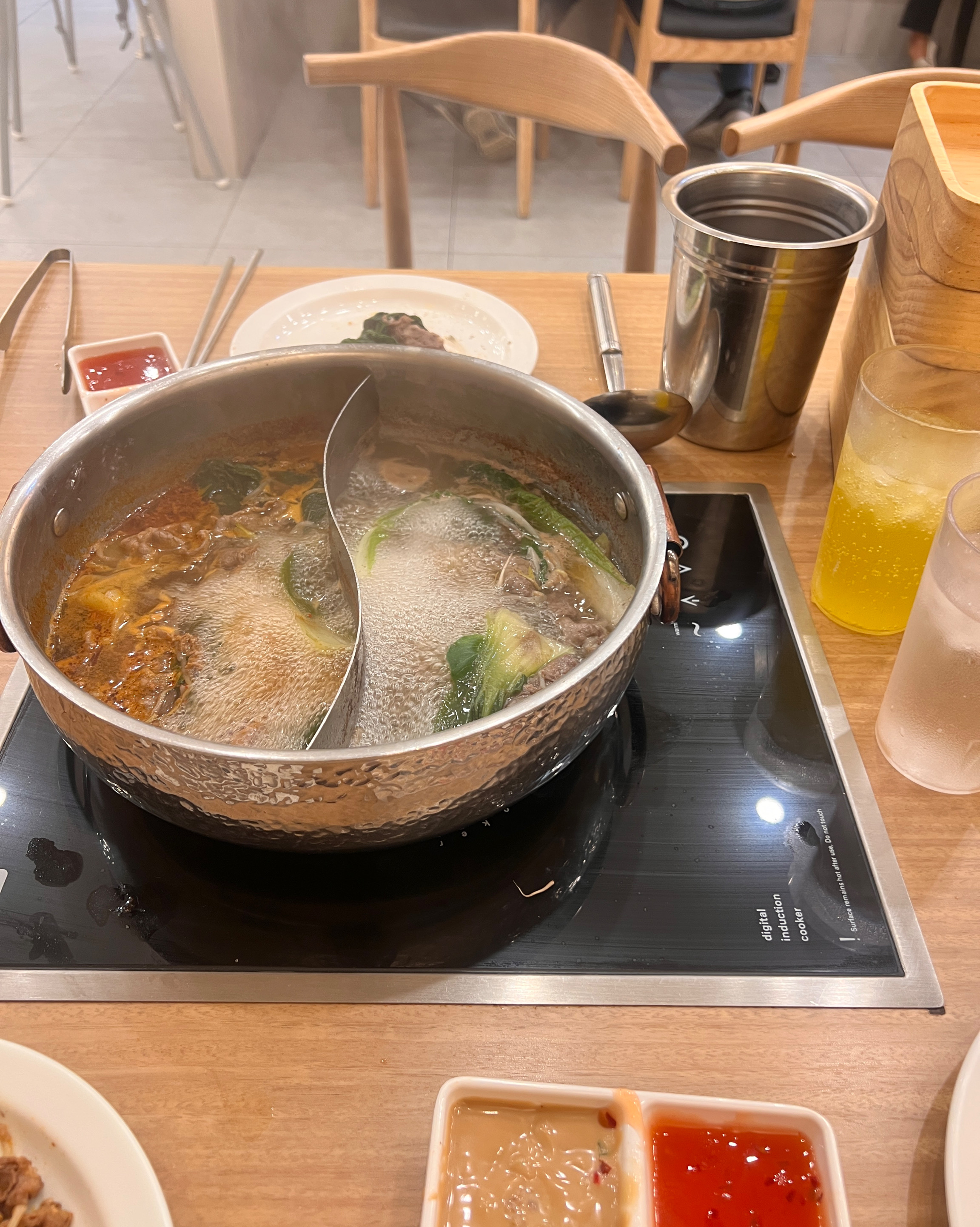 주말이라 대기가 있었지만 대기빨리빠져서 금방들어갔어요! 고기무제한이지만 고기질이 너무좋앗고