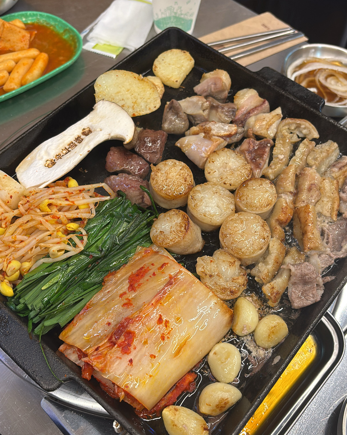 원래 대창 느끼해서 별로 안좋아하는데 여긴 진짜 고소하고 맛있었어요!! 볶음밥까쥐 맛있게 
