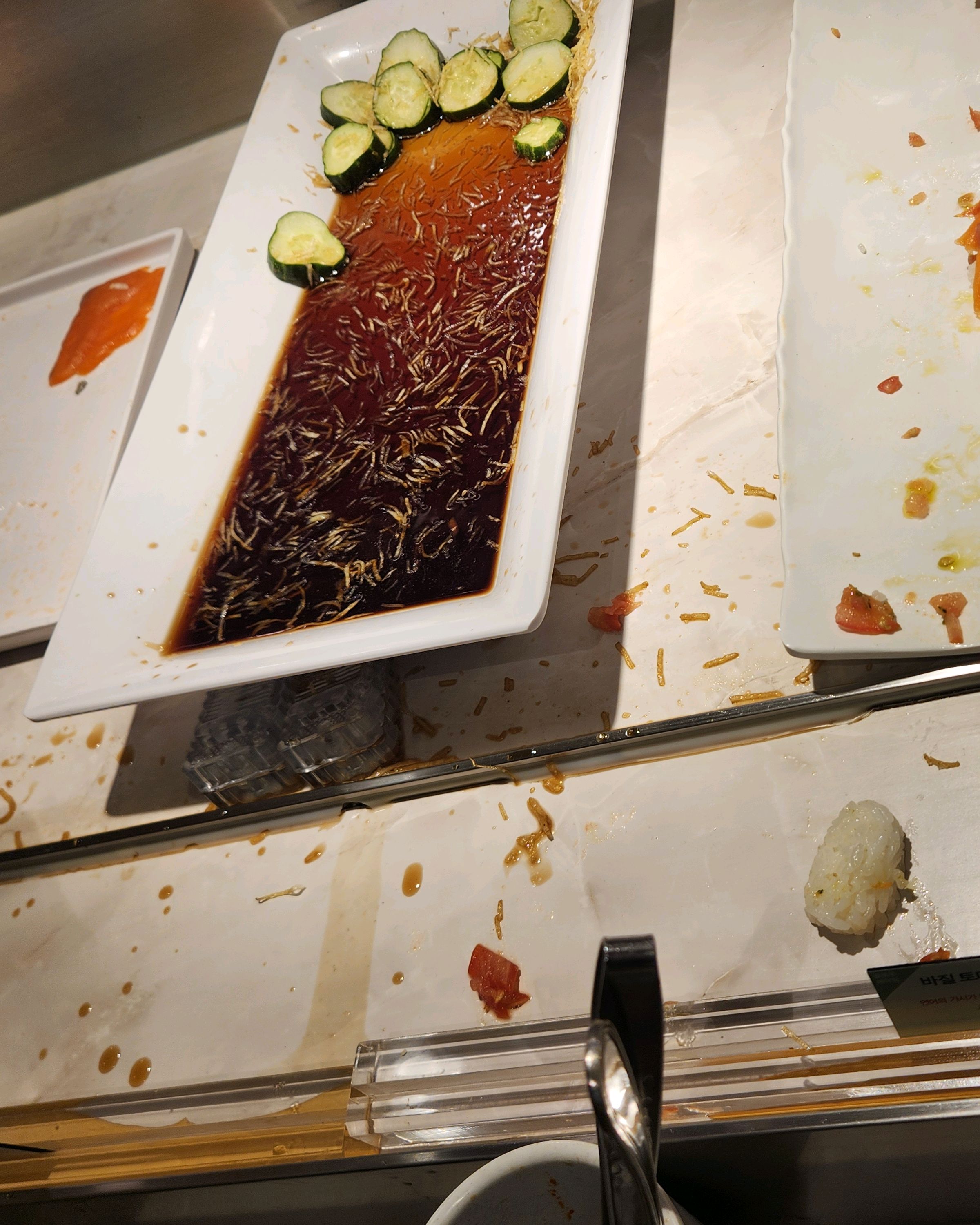 진짜 진심 완전 지저분함 이렇게 더럽고 관리안되는 애슐리는 처음가봄 - 대학로 맛집 애슐리퀸즈 대학로점
