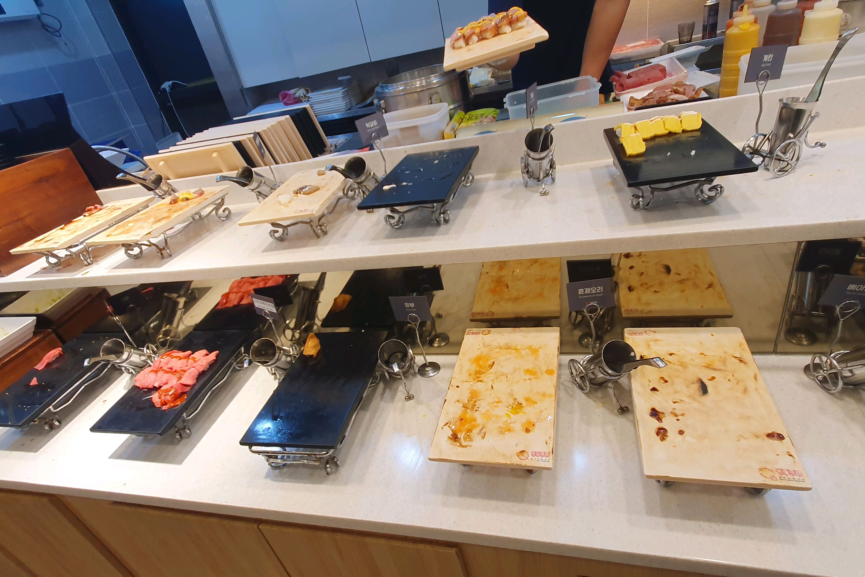 주말 저녁 7시이후에 대기하고 들어가서 상황입니다. - 군산 수송동 맛집 추천 쿠우쿠우 군산점