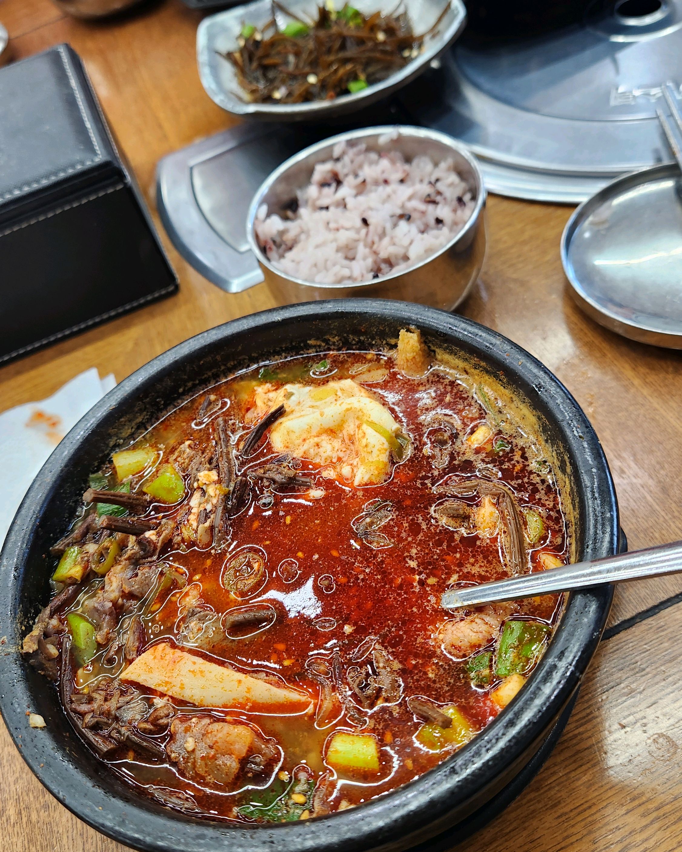 한라수목원 근처 맛집찾다 들른 순풍해장국 공항본점. 육내장 생소한 이름이라 좀 반신반의했는