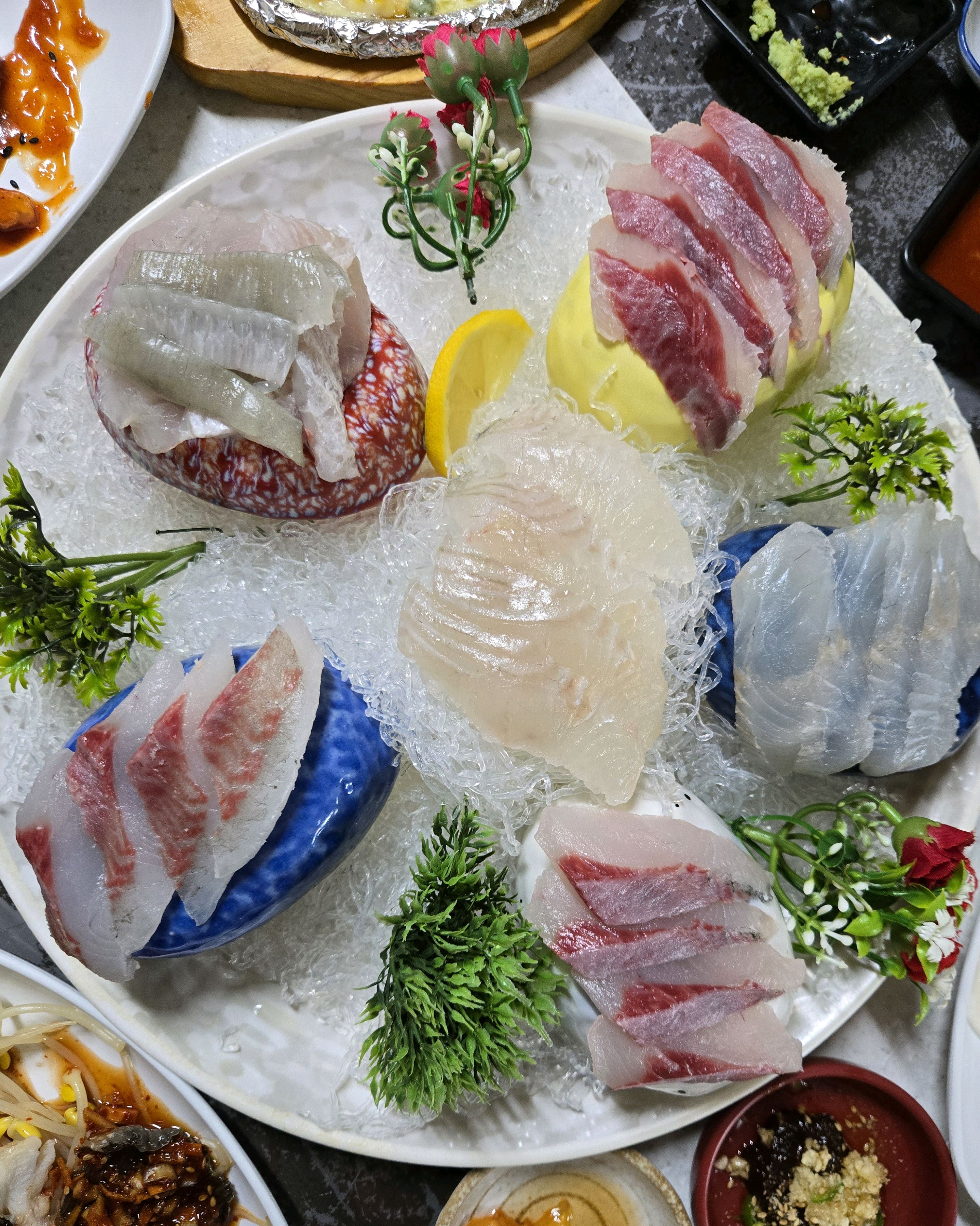 밑반도 알차고 메인메뉴까지 너무 맛있어 - 삼척항 맛집 대게왕국