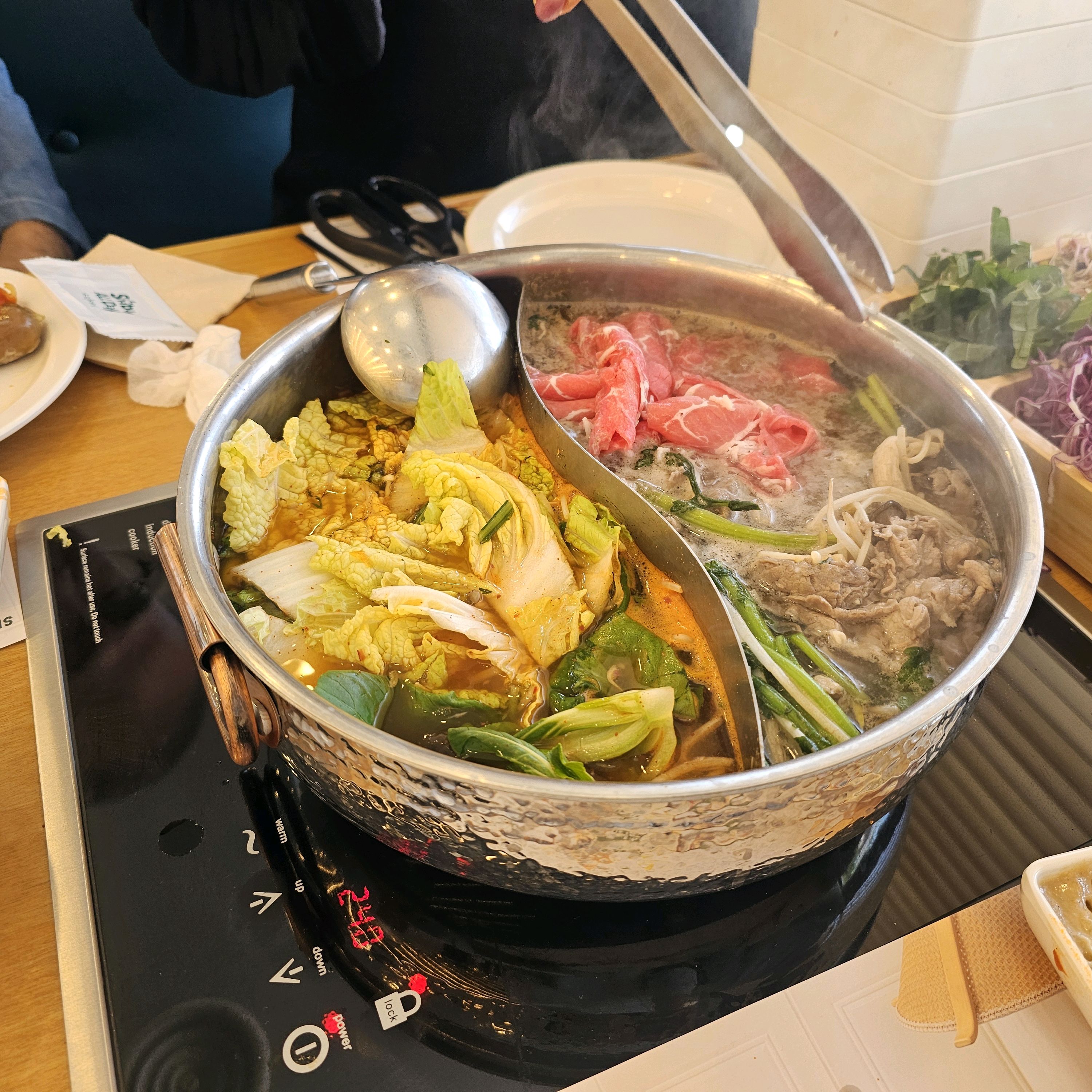 부모님 모시고 갔는데 고기가 무한리필이라 좋았습니다. 샐러드바도 끊임없이 리필되서 잘 먹고