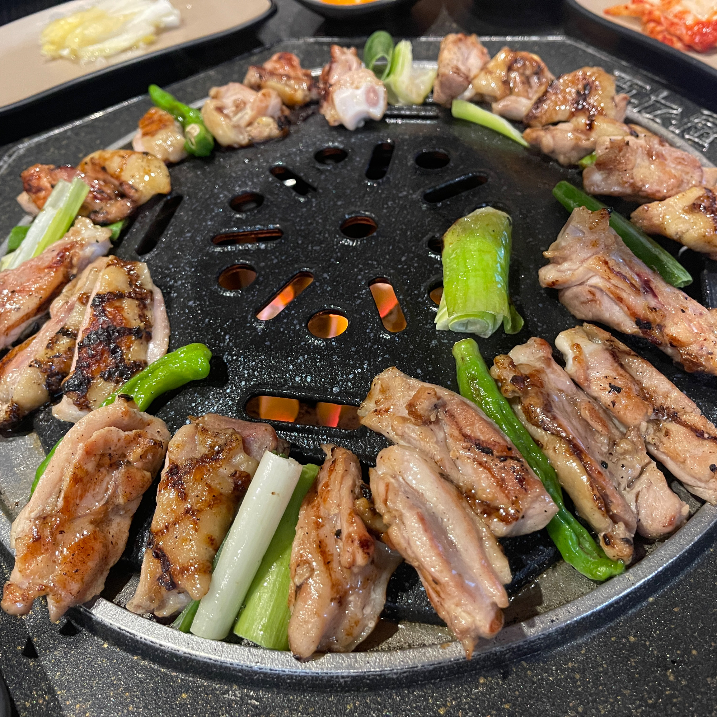 닭이 아주 부들부들 야들야들하니 기깔납니다용~ - 불당동 맛집 팔각도 천안신불당점