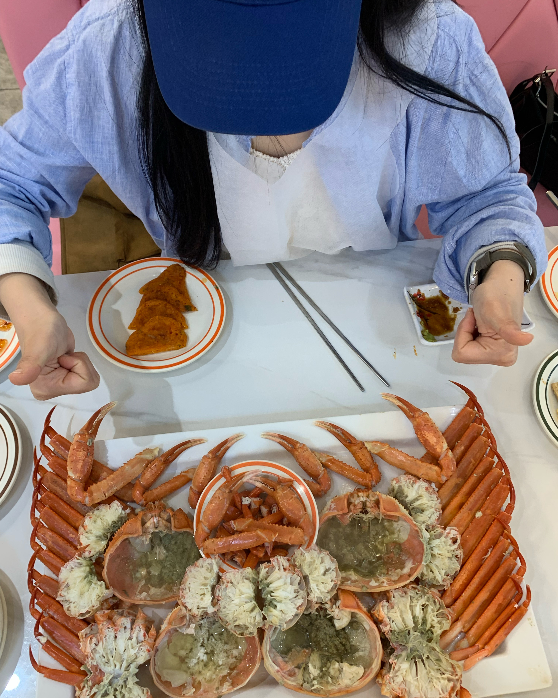 홍게가 아주 맛있어용!! 다음에는 대게도 먹어볼게요! 사이드도 잘 나오네용ㅎㅎ 대기가 좀