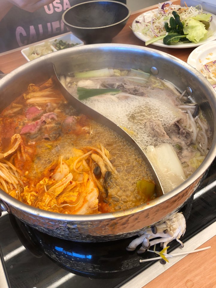 아래 리뷰보고 그냥 가지 말걸 그랬어요. 업장 케파가 손님들을 아예 감당 못하는 느낌을 내