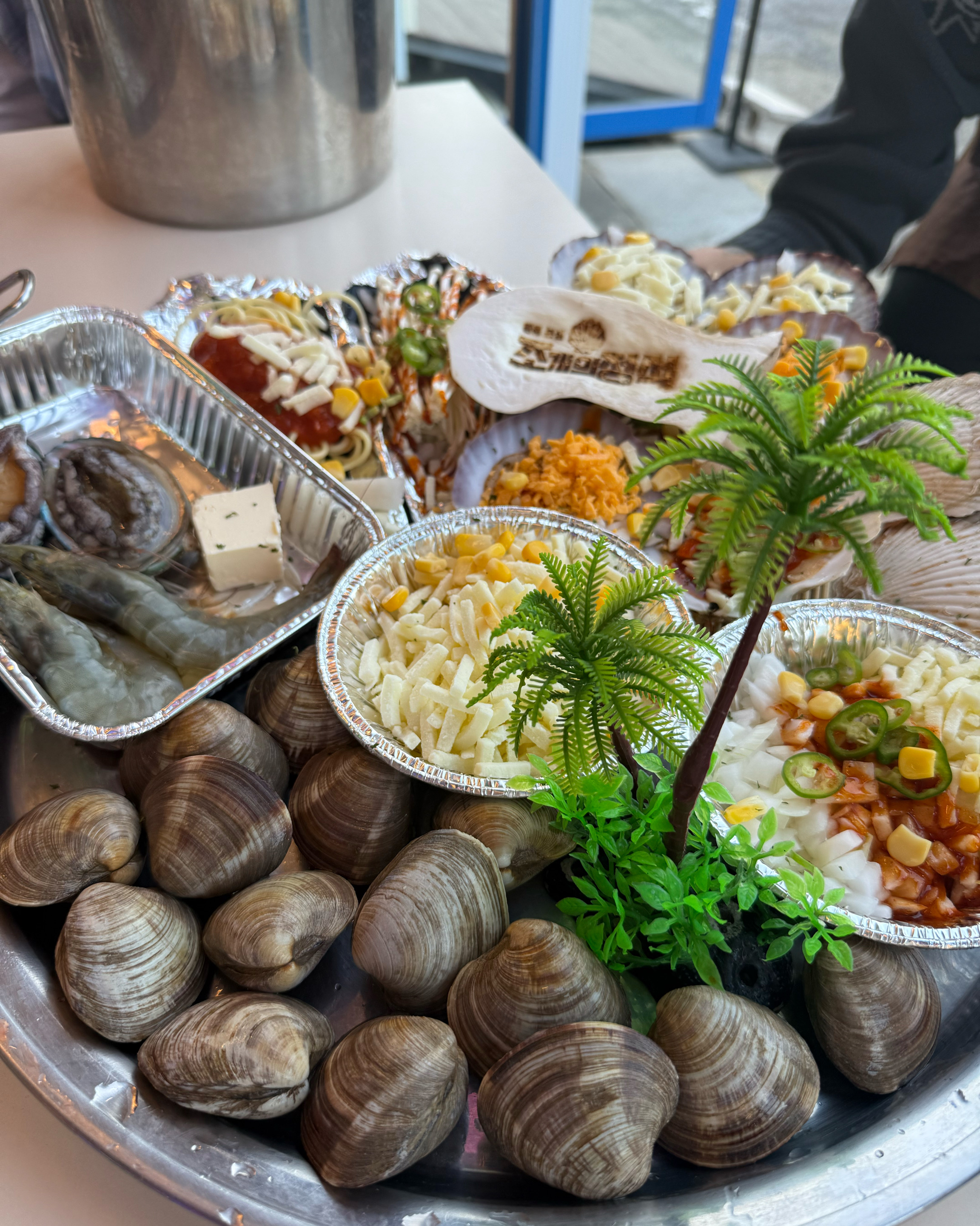 와..너무 맛있어요!!! 뷰도 넘 좋고!!! 진짜 조개구이의 정석이에요!!!!!!! 진짜