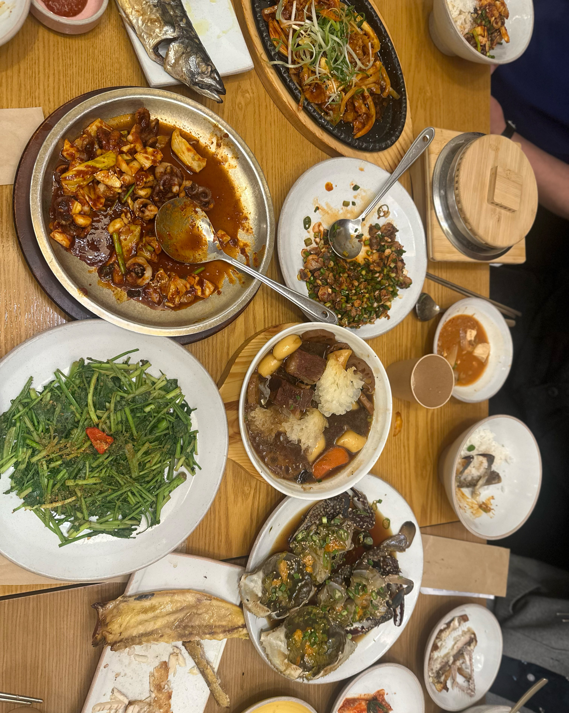 어버이날 기념 부모님과 함께 가족들과 방문한 식당인데, 입장시 웨이팅에 한번, 음식 나왔을