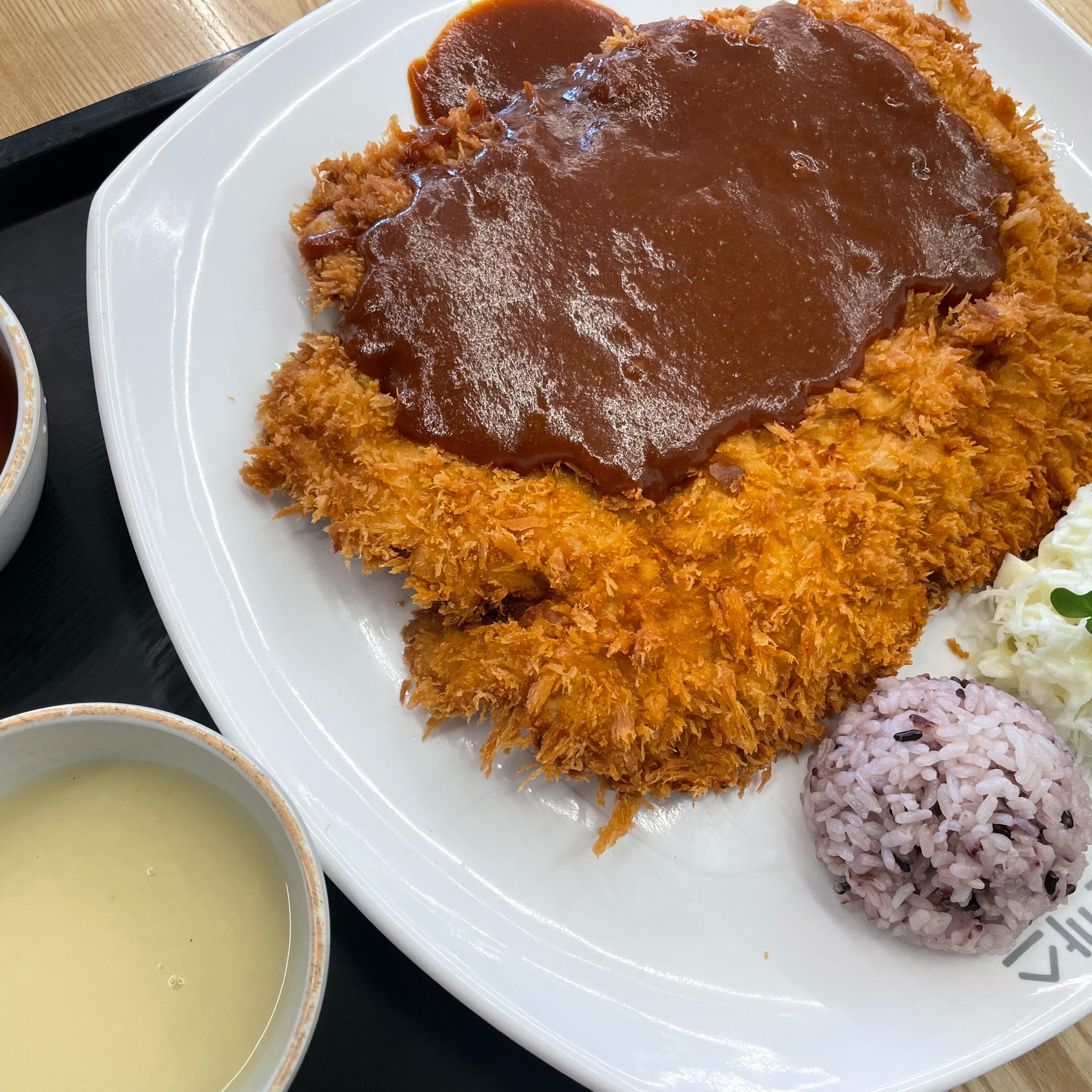 해물볶음우동 중간맛했는데 너무 매웠어요(맵찔이아님) 혀가 얼얼🥵 먹은사람 다 이 얘기함 그