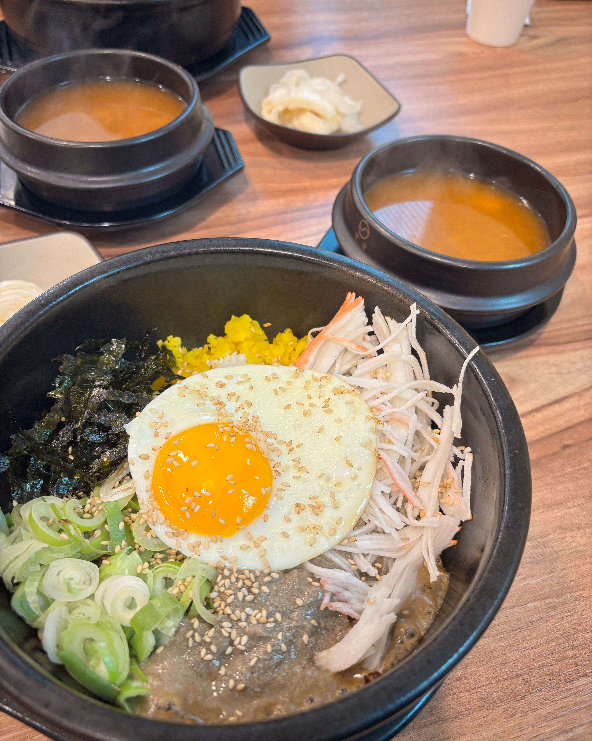 혼밥하기도 좋고, 매장이 조용하고 넓어서 좋아요!! - 부산역 맛집 온그릇 비빔밥 중앙점