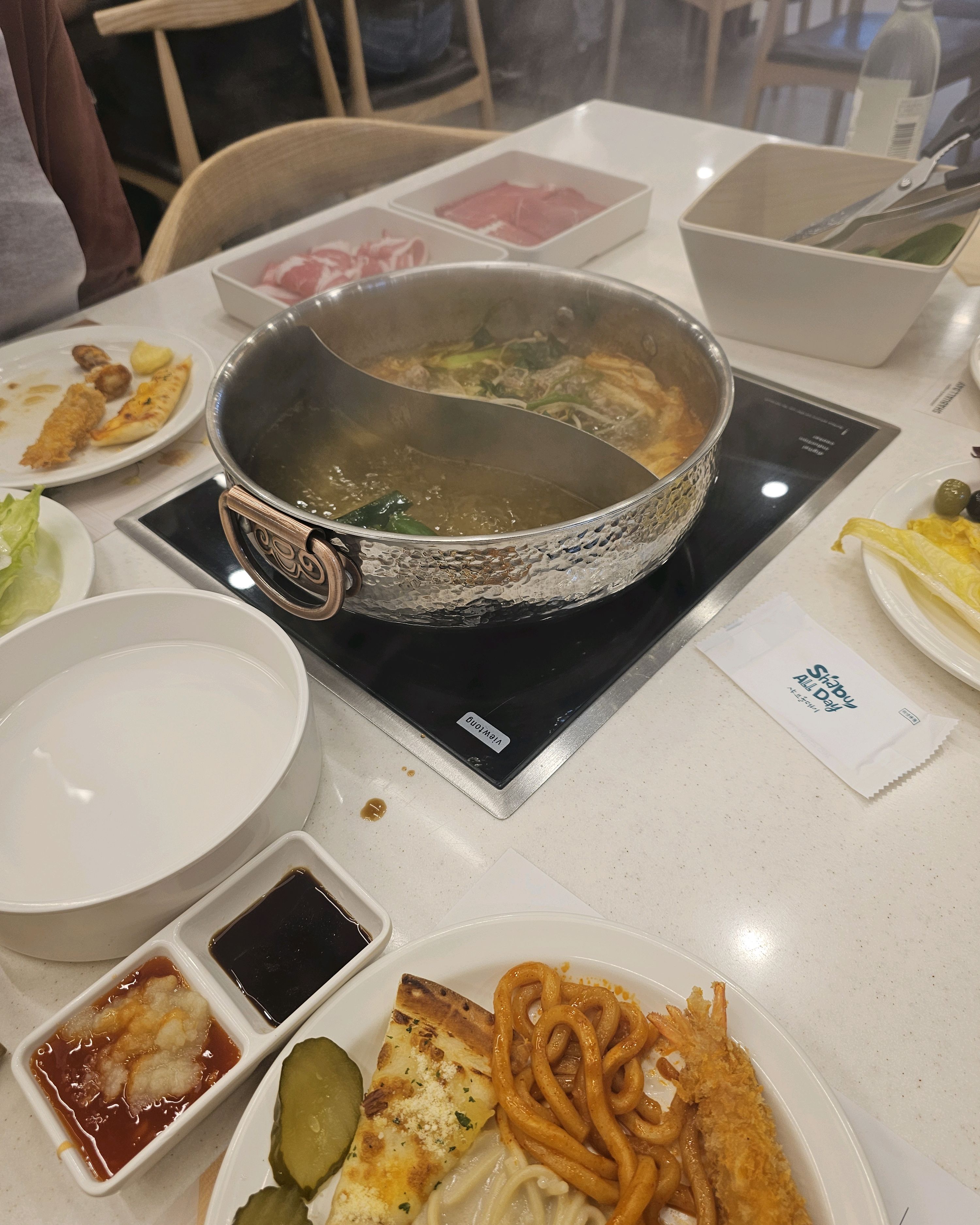 매장넓고 깨끗하고 메뉴가 다양해서 눈돌아가네요😃 - 의정부 민락 맛집 샤브올데이 의정부민락점