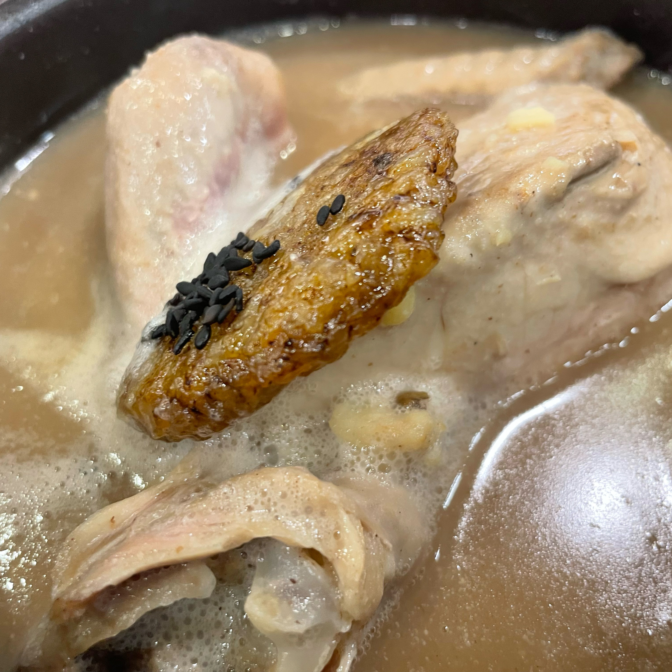 국물도 눅진하니 아주 맛있으요ㅎㅎ 상황이랑 녹두삼계탕 맛있습니다 - 인천 맛집 1982삼계정 부평 본점