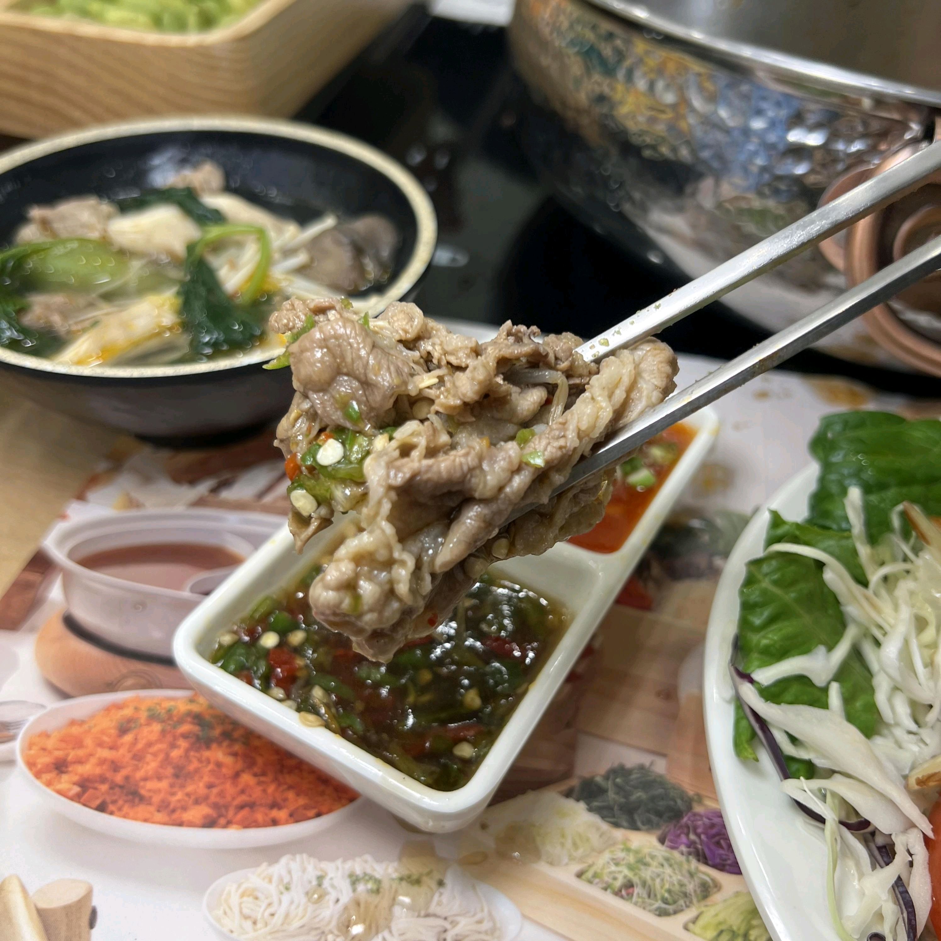 최고의 샤브샤브 맛집이었어요 프리미엄 소고기와 샐러드바, 월남쌈까지 무제한으로 즐길 수 있