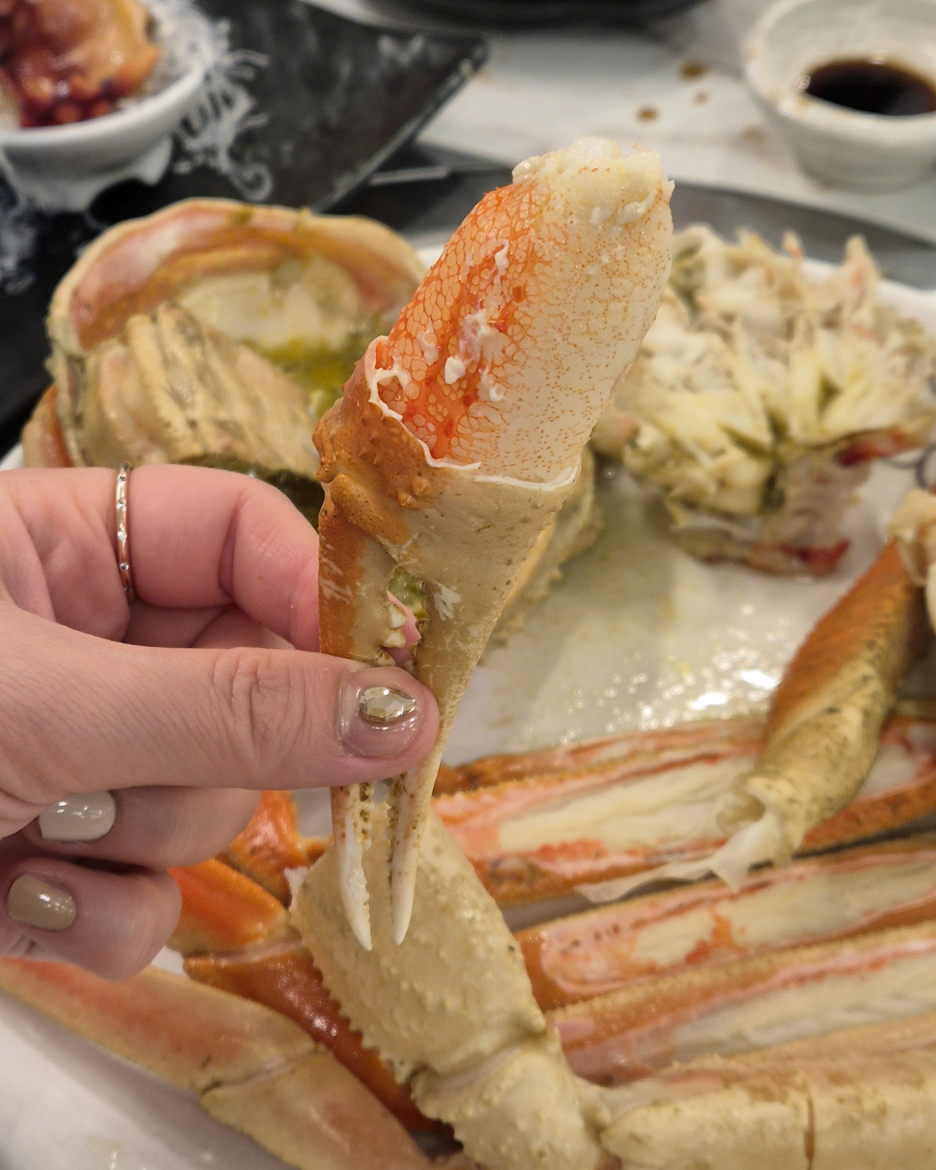 대게랑 회가 메인인데 다양한 스끼다시도 너무 맛있었어요! - 경포대 맛집 경포대불타는횟집
