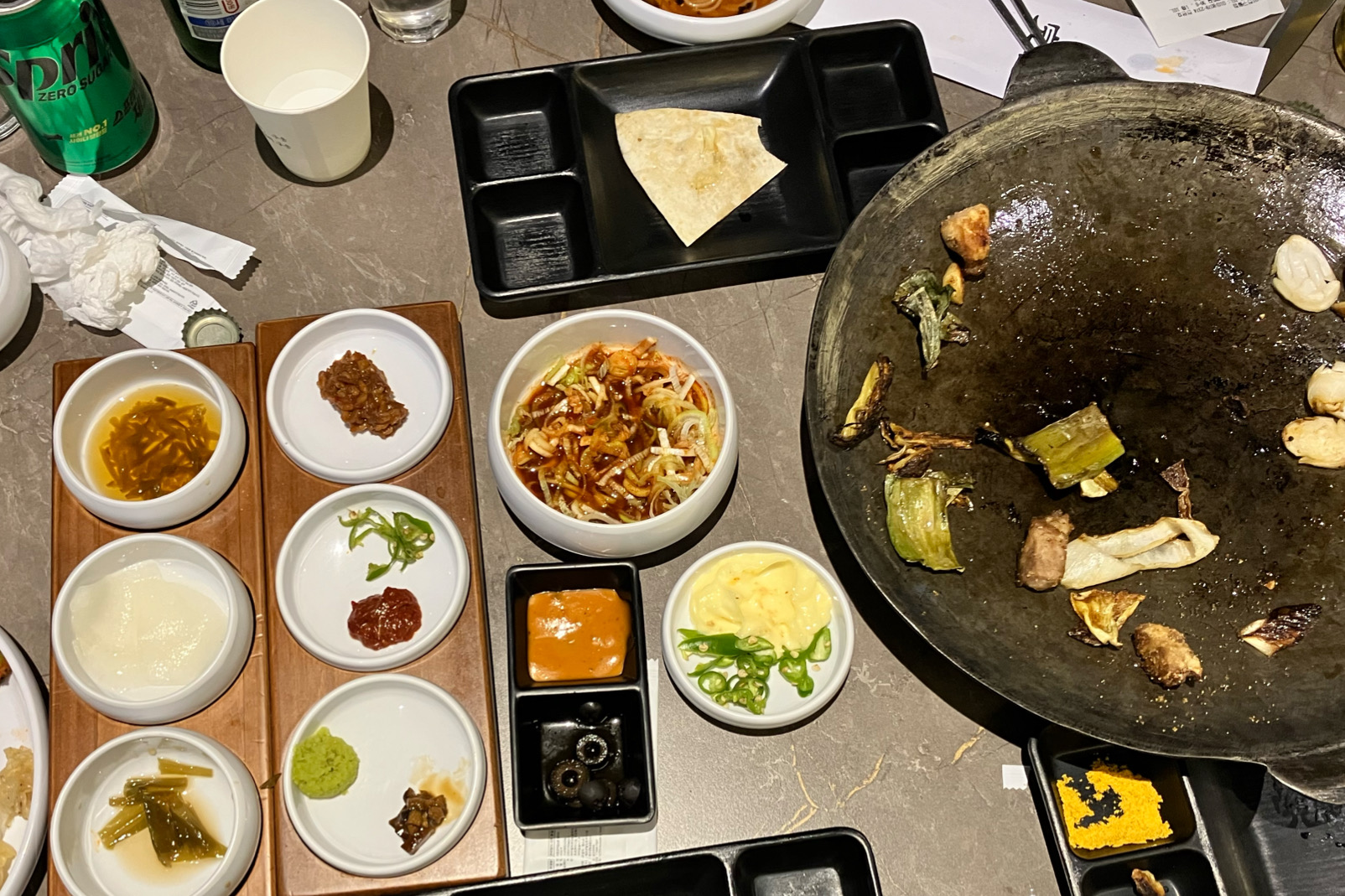 처음온식당이지만, 직접구워서 나오는 삼겹살이라서 맛은 쫄깃쫄깃하고 맛있었어요!!! 냉