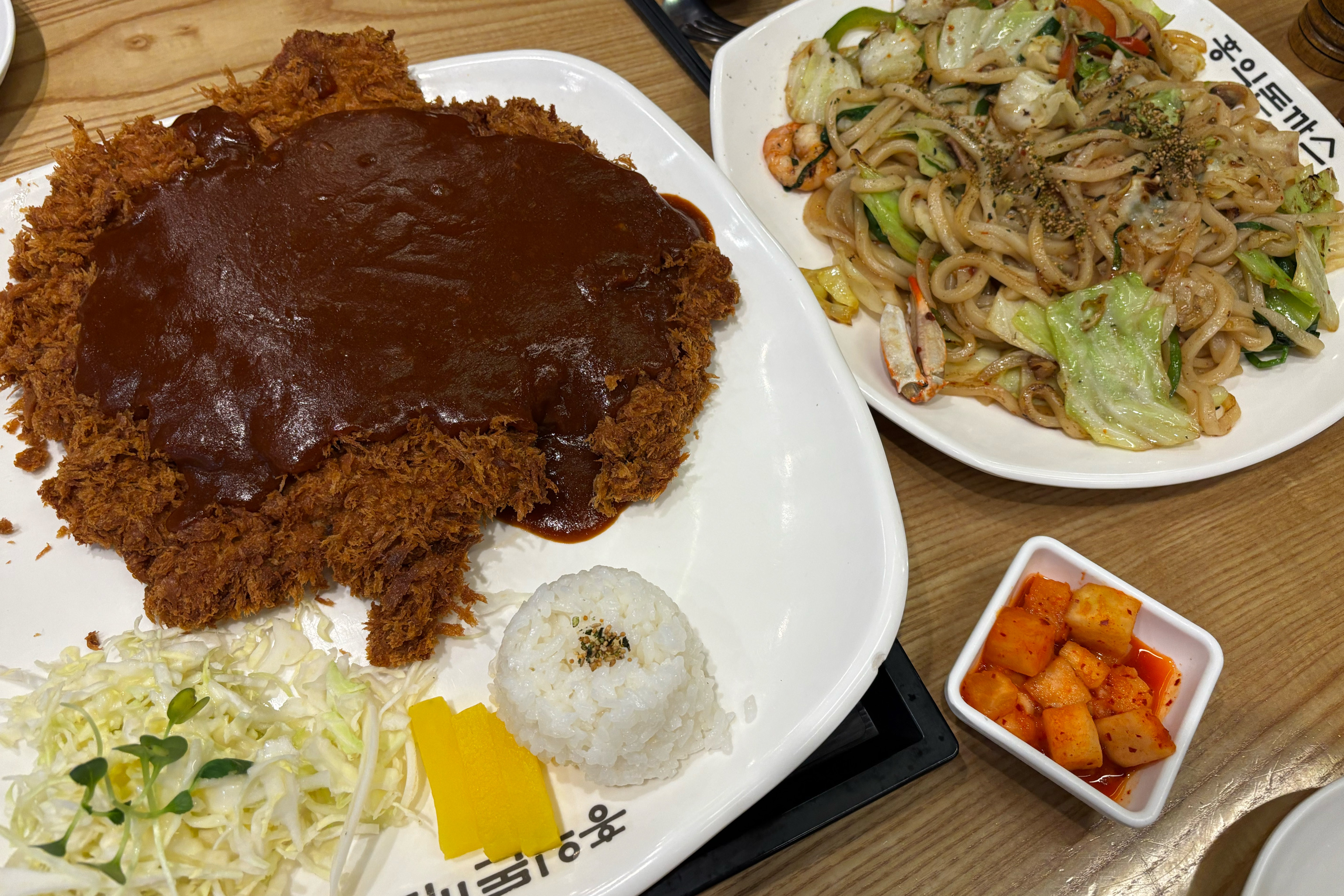 주방청소 열심히 하시는 모습이 정말 인상적이였습니다! 청결 최고!! 너무 맛있게 잘먹었습니