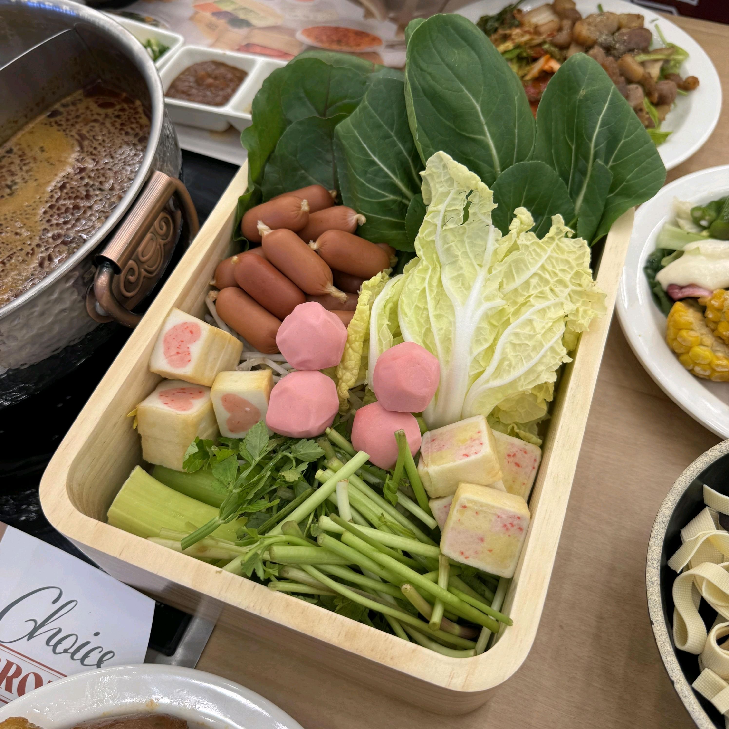 가격 대비 정말 만족스러운 샤브샤브 무제한 식당이에요 신선한 재료에 깔끔한 매장 관리까지