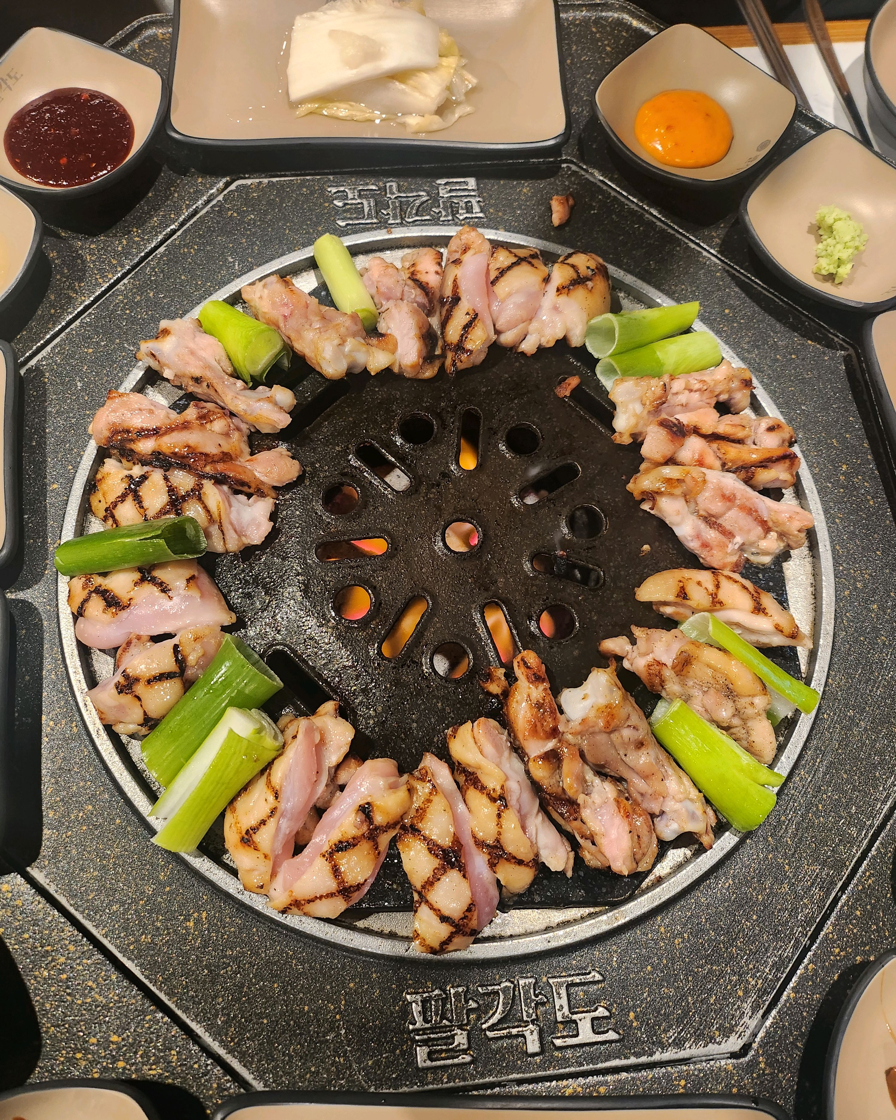 신불당점 팔각도 단골인데 올때마다 친절하게 구워주시고 맛도 있어서 너무 좋아요 😀 - 불당동 맛집 팔각도 천안신불당점