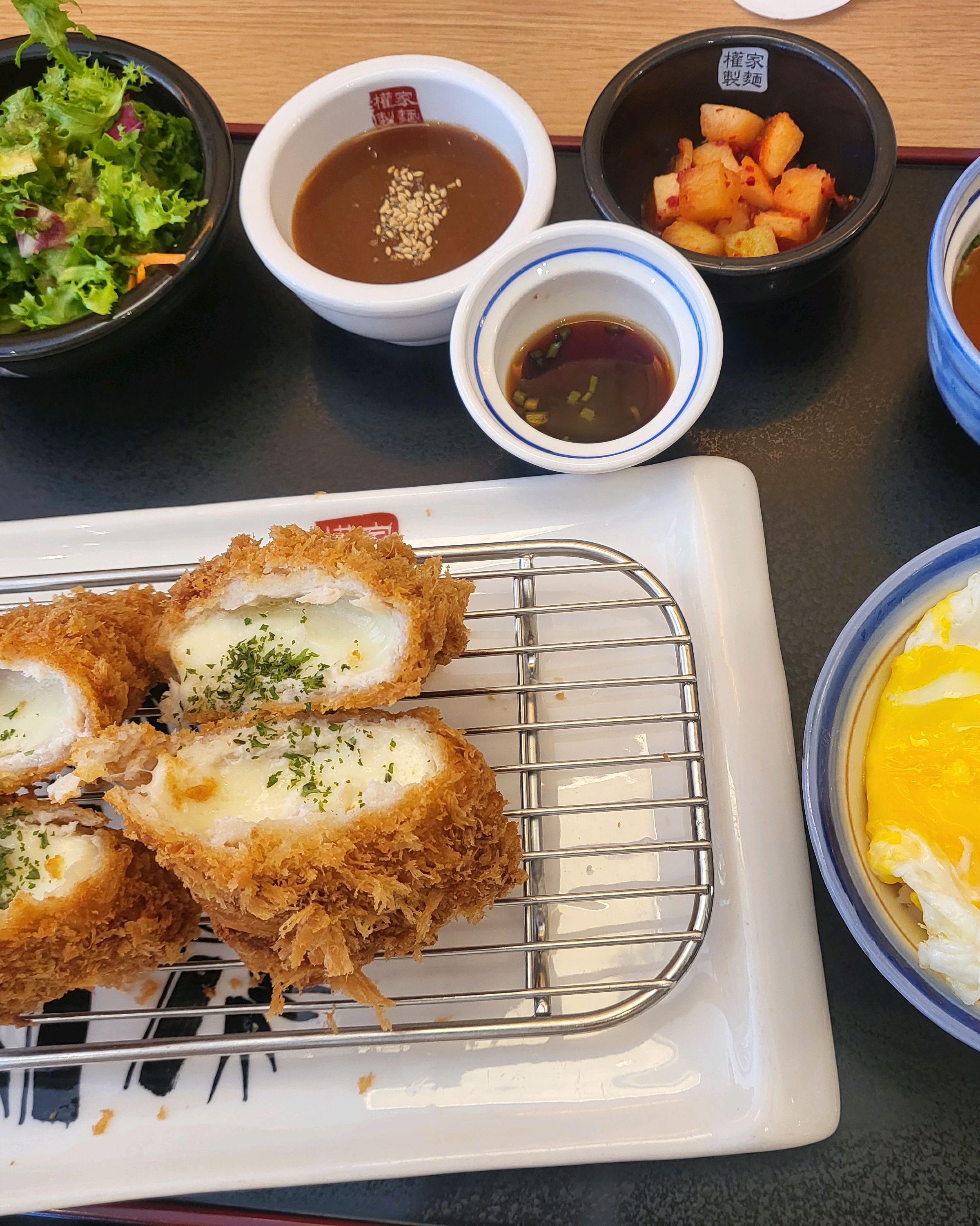 아이들이랑 네 번째 방문이예요~ 음식은 다 맛있어요^^ 뭘 시켜도 다 맛있네요😀😀 - 불당동 맛집 권가제면소 천안불당점
