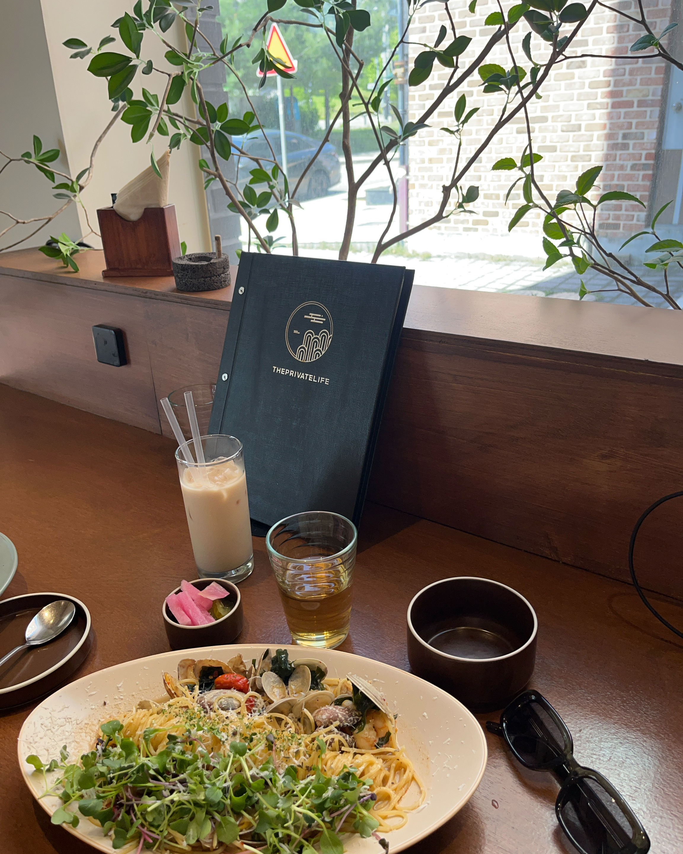 매장 깔끔하구 파스타도 맛있네요 배고파서 부족해서 메뉴 하나 더 시켰어여~맛있어여ㅎㅎ - 불당동 맛집 사생활
