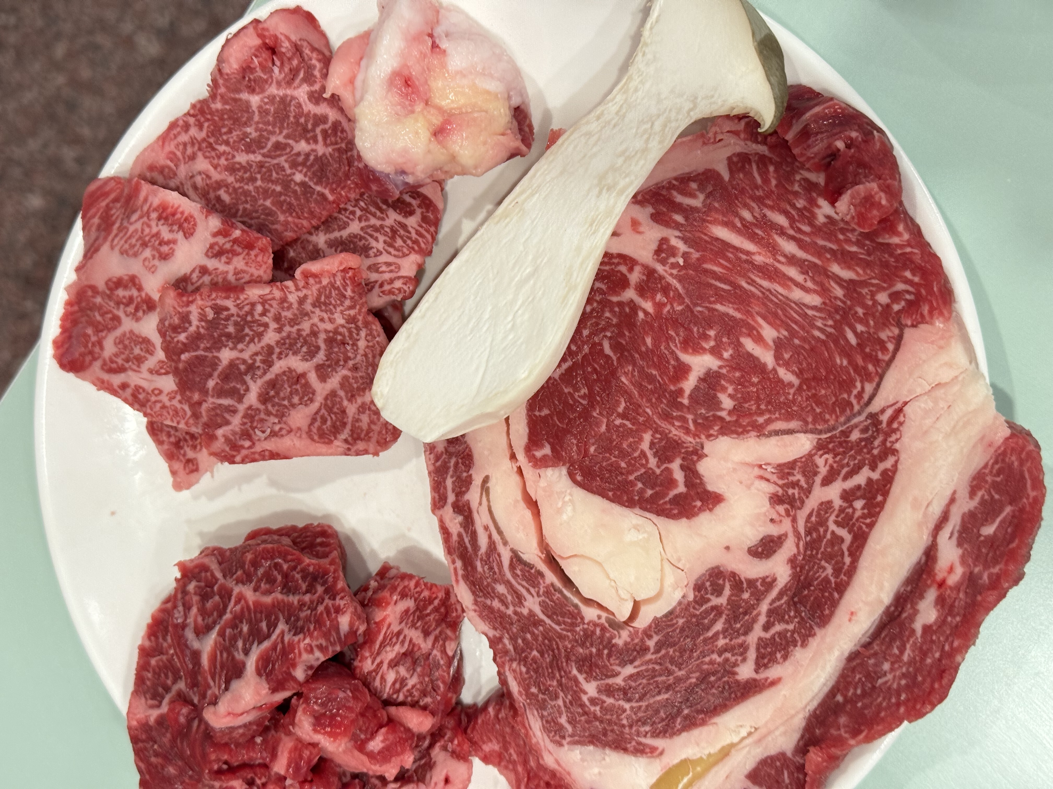 고기가 진짜 맛있어요!! 가격도 부담되지 않아서 편안하게 먹었어욬ㅋㅋ 또 올게요! - 불당동 맛집 꾸석지돌판한우 천안신불당점