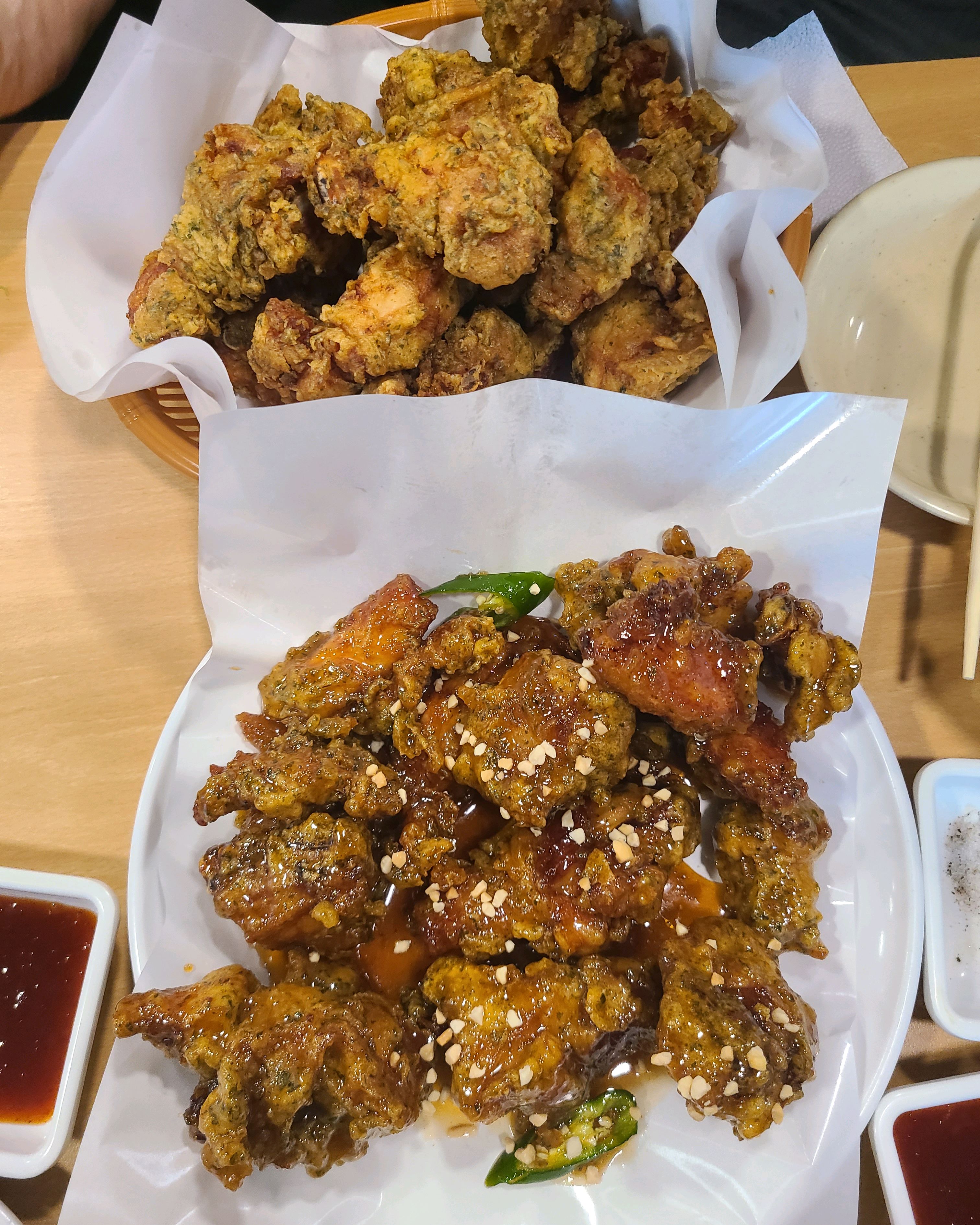 기존에 먹던 치킨 닭강정과는 정말 다르네요. 맛도 너무 좋고 양도 많아요. 튀김옷에 고추맛