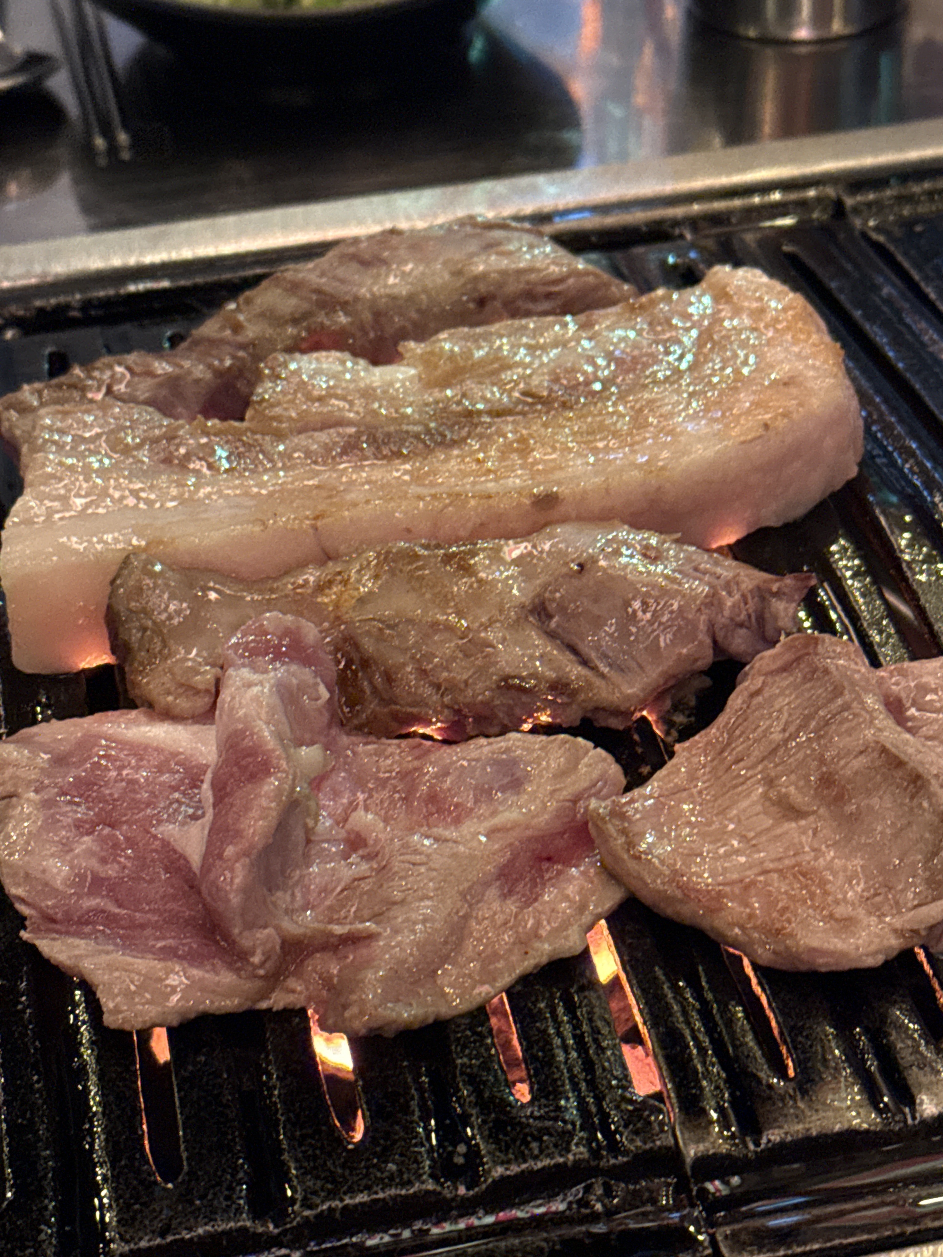 사장님께서 직접 구워주시고, 직원분들 엄청 친절합키다😀 - 불당동 맛집 노을연탄구이 불당직영점