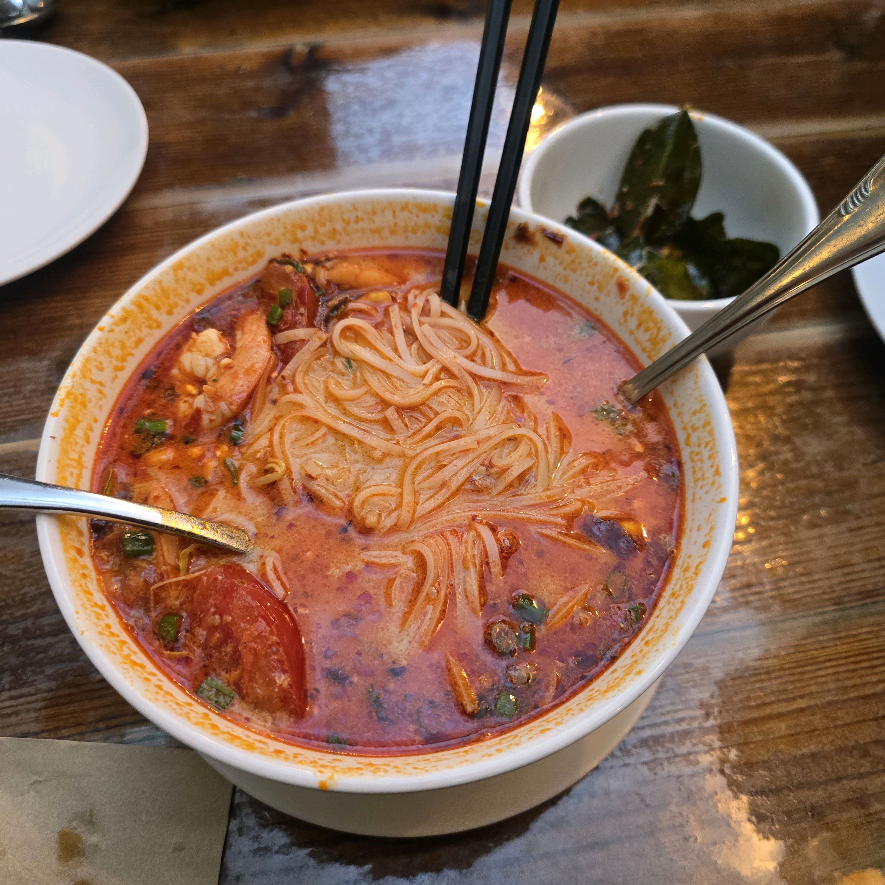 똠양 쌀국수 먹었습니다. - 송정 맛집 어밤부 송정본점