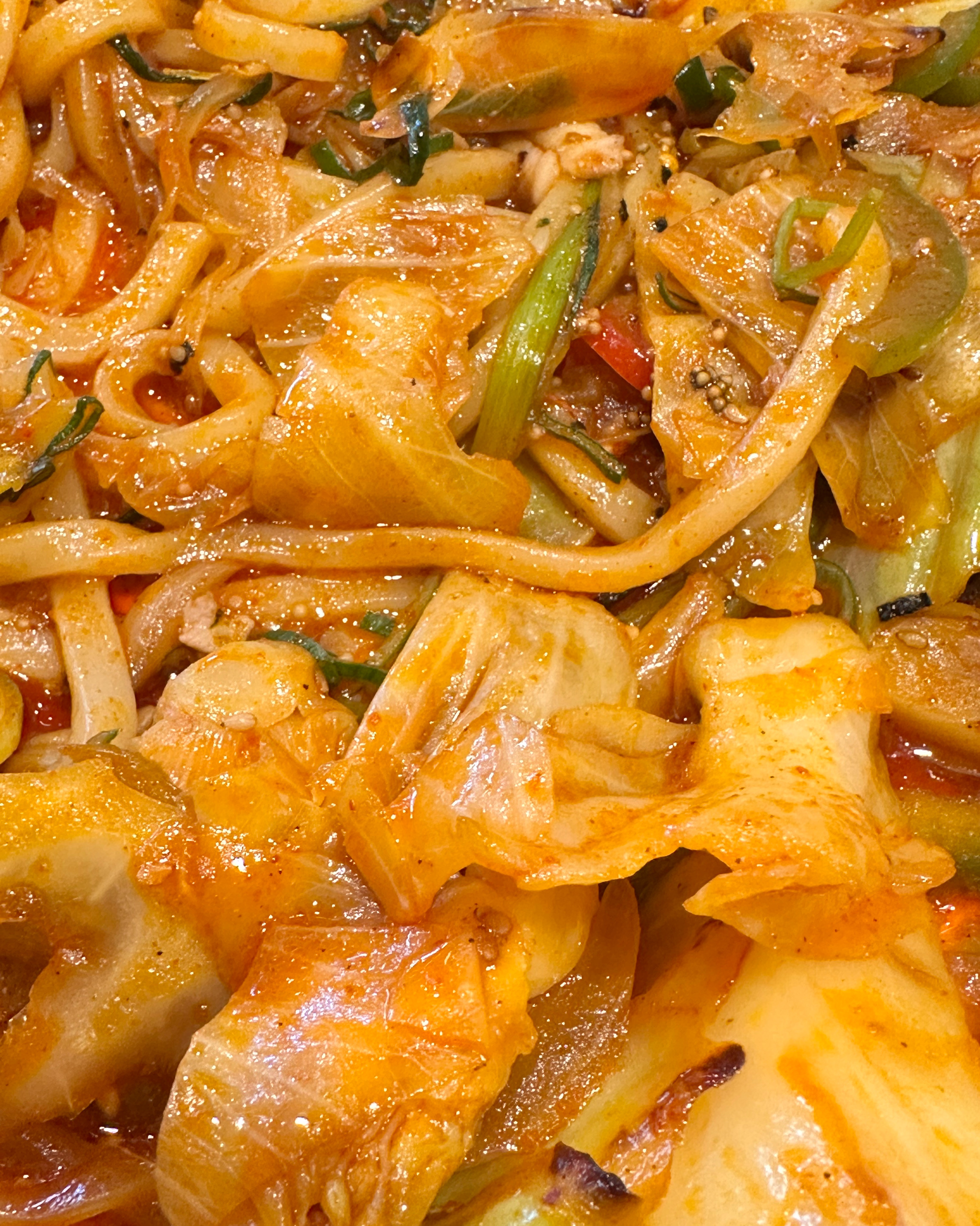 돈까스 먹으려고 왔다가 역시 돈까스도 맛있고 오늘 처음 먹은 볶음짬뽕도 매콤하니 맛잇었어요