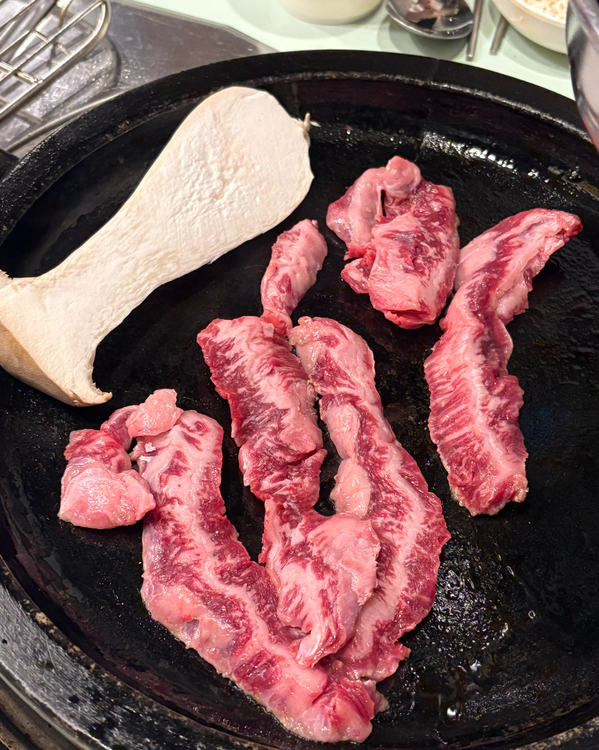 고기 질이랑 양이 너무너무 좋아요 - 불당동 맛집 꾸석지돌판한우 천안신불당점