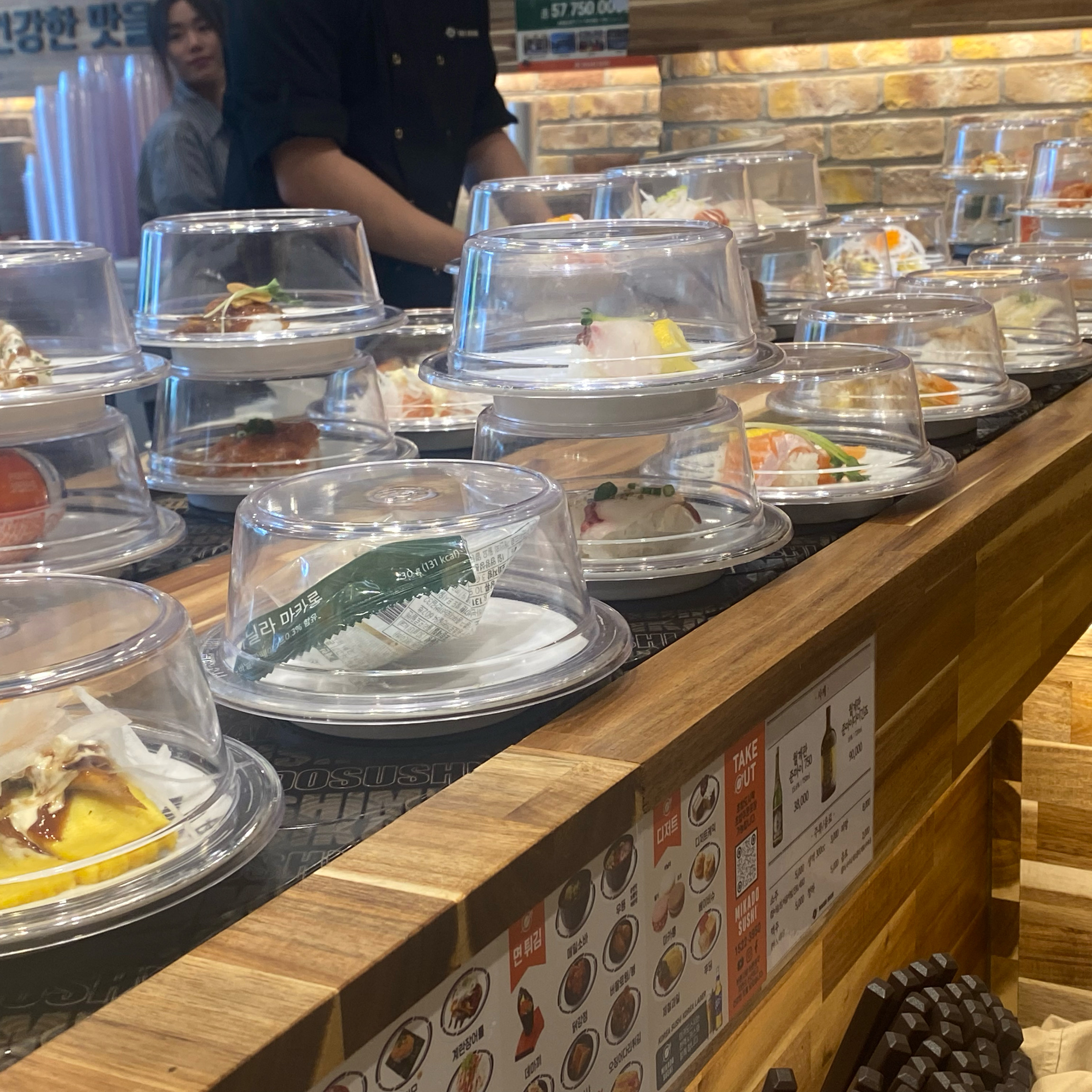 회전초밥 회전율이 빨라서 신선하고 맛도 좋아요😋👍 - 불당동 맛집 미카도스시 천안불당점