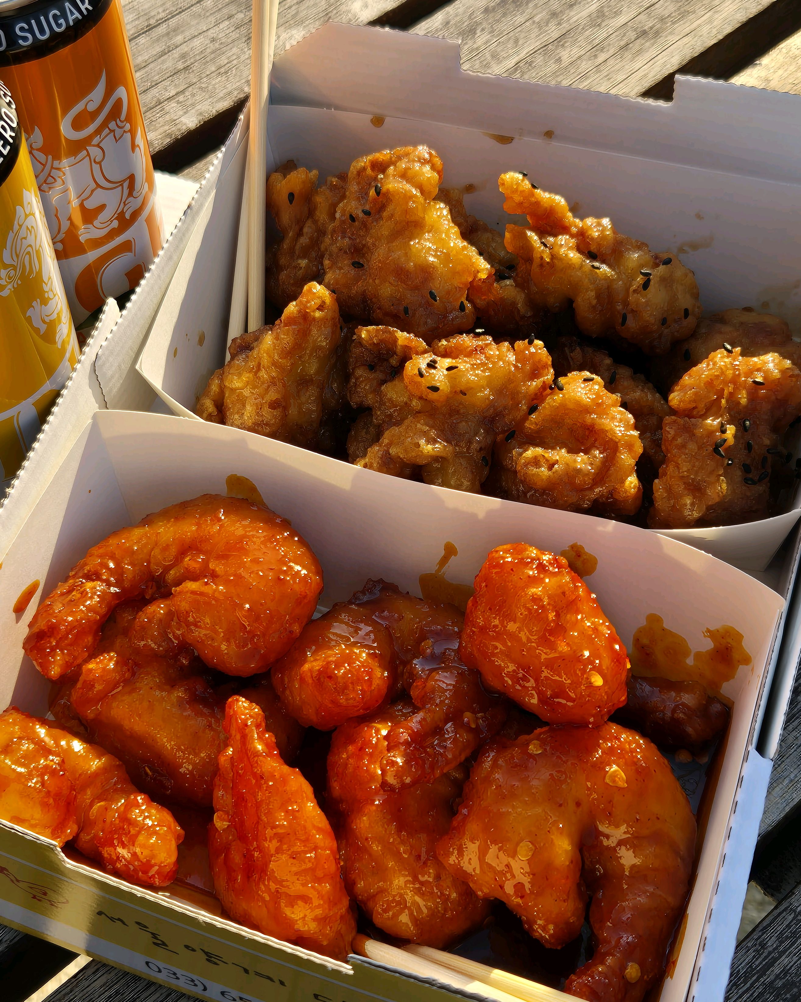 치킨은 마늘간장, 새우는 매콤으로 먹었는데 정말 맛있었어요! 마늘간장닭강정이 질릴 때 쯤
