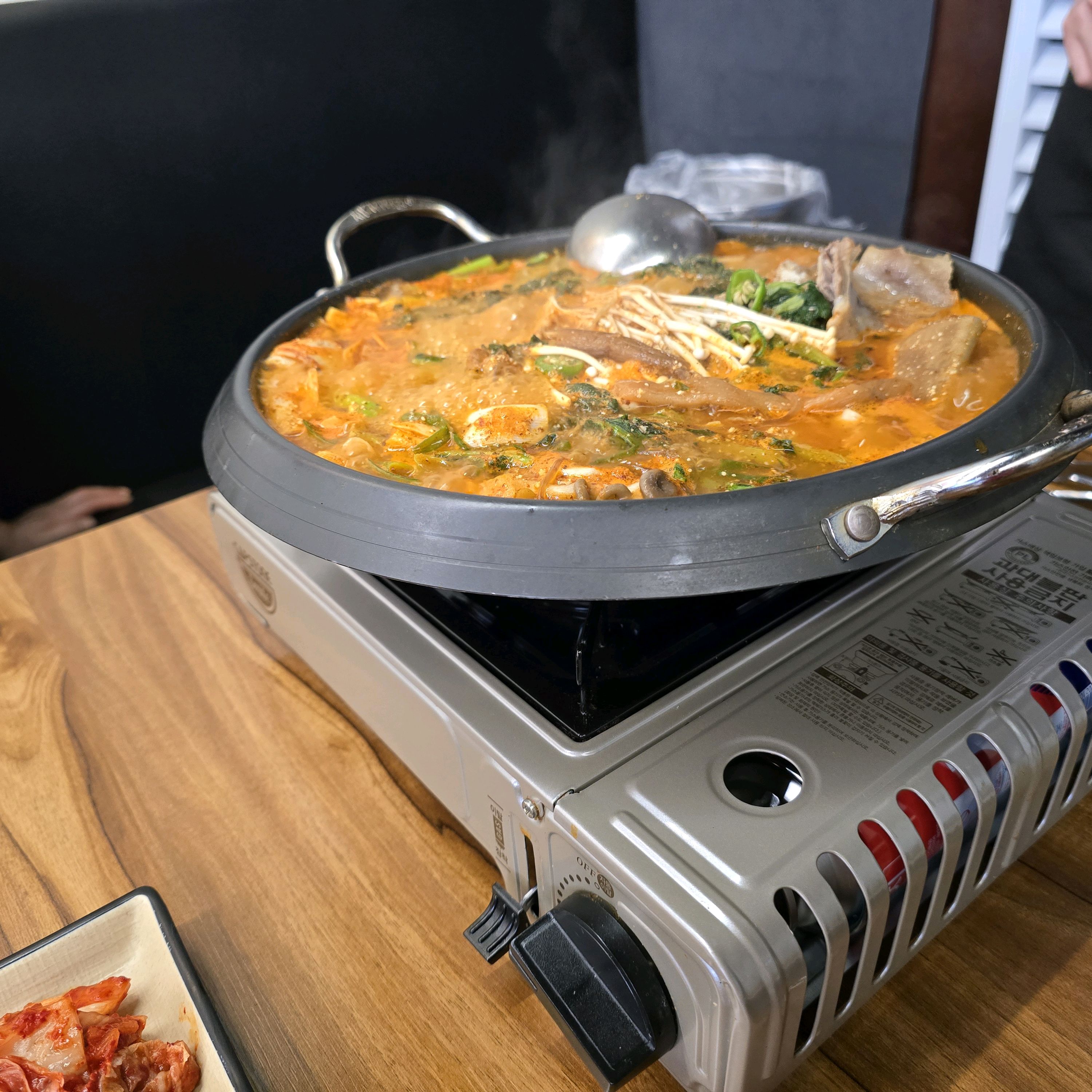 양도많고 갈비가 너무부드럽네요 공기밥 두공기 순삭하고 볶음밥까지 긁어먹었네요 사장님이랑 직
