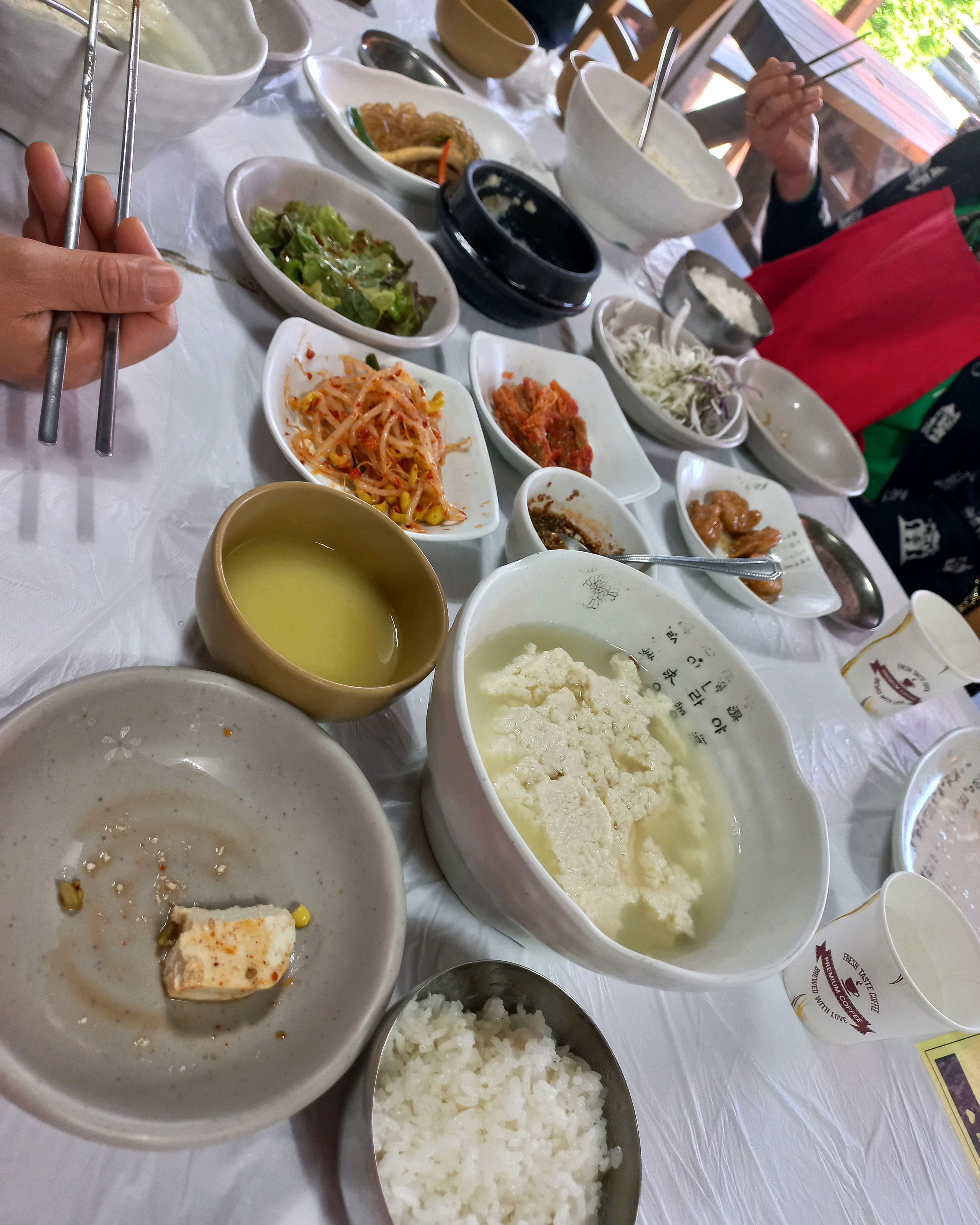 30년지기 친구부부끼리 오랜만에 강릉. 여행와서 맛있다는 초당순두부와 옥수수 막걸리 마셨