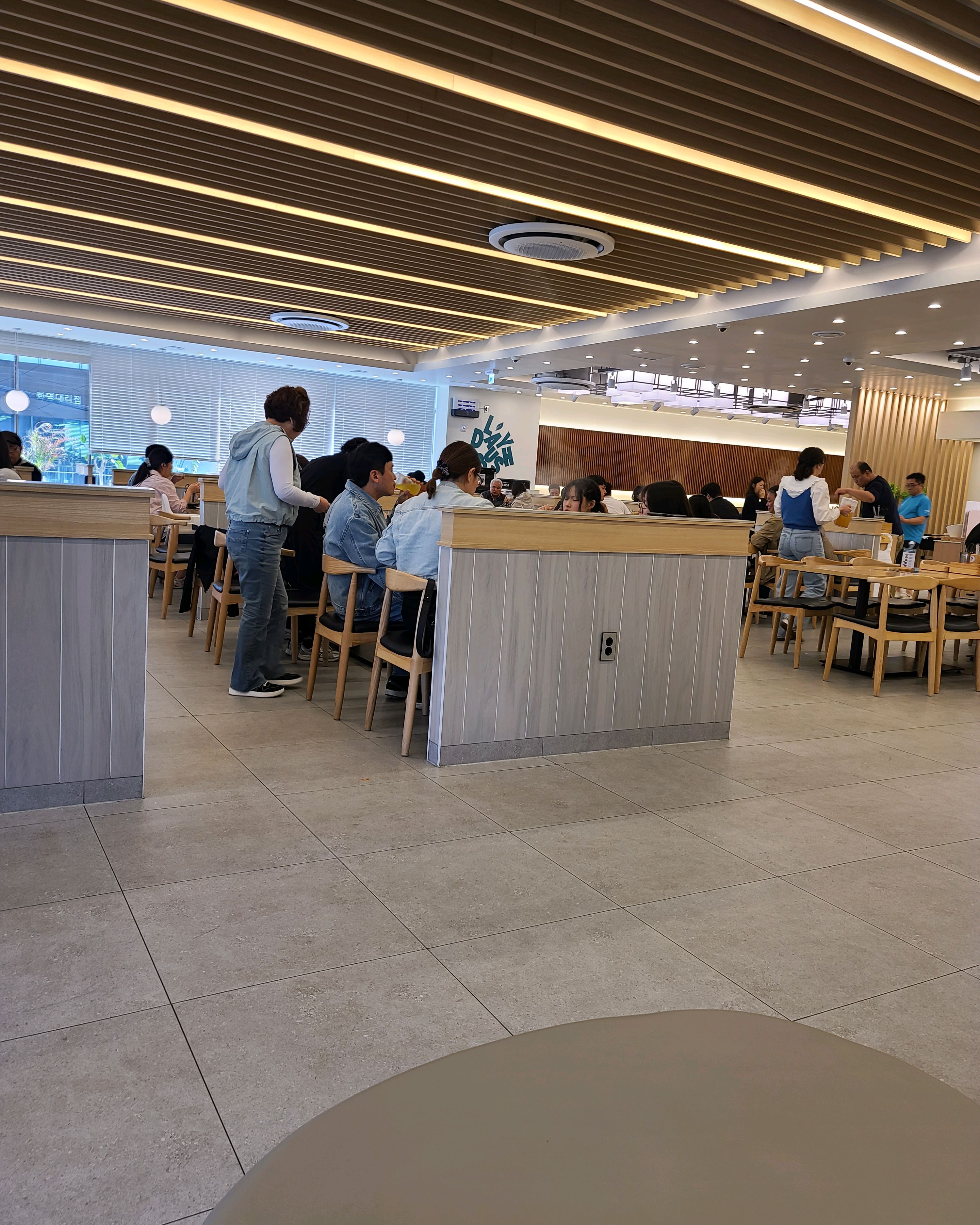 맛있고 정말 기다린 보람이 있습니다. 친절한 직원분들 감사합니다. 주차안내 도와 주시는 분