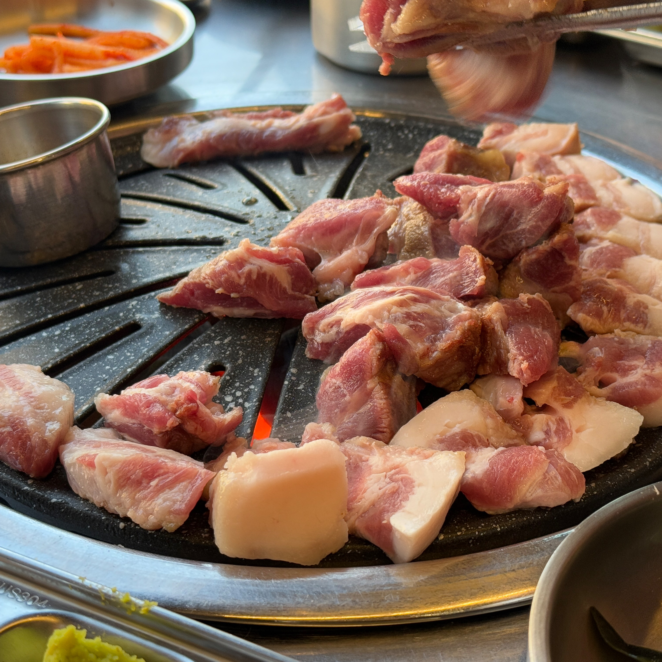 매장도 넓고 고기도 맛있습니다 서귀포에서 흑돼지집 찾는다면 문치비 추천드려요 - 제주 맛집 문치비 서귀포신시가지점