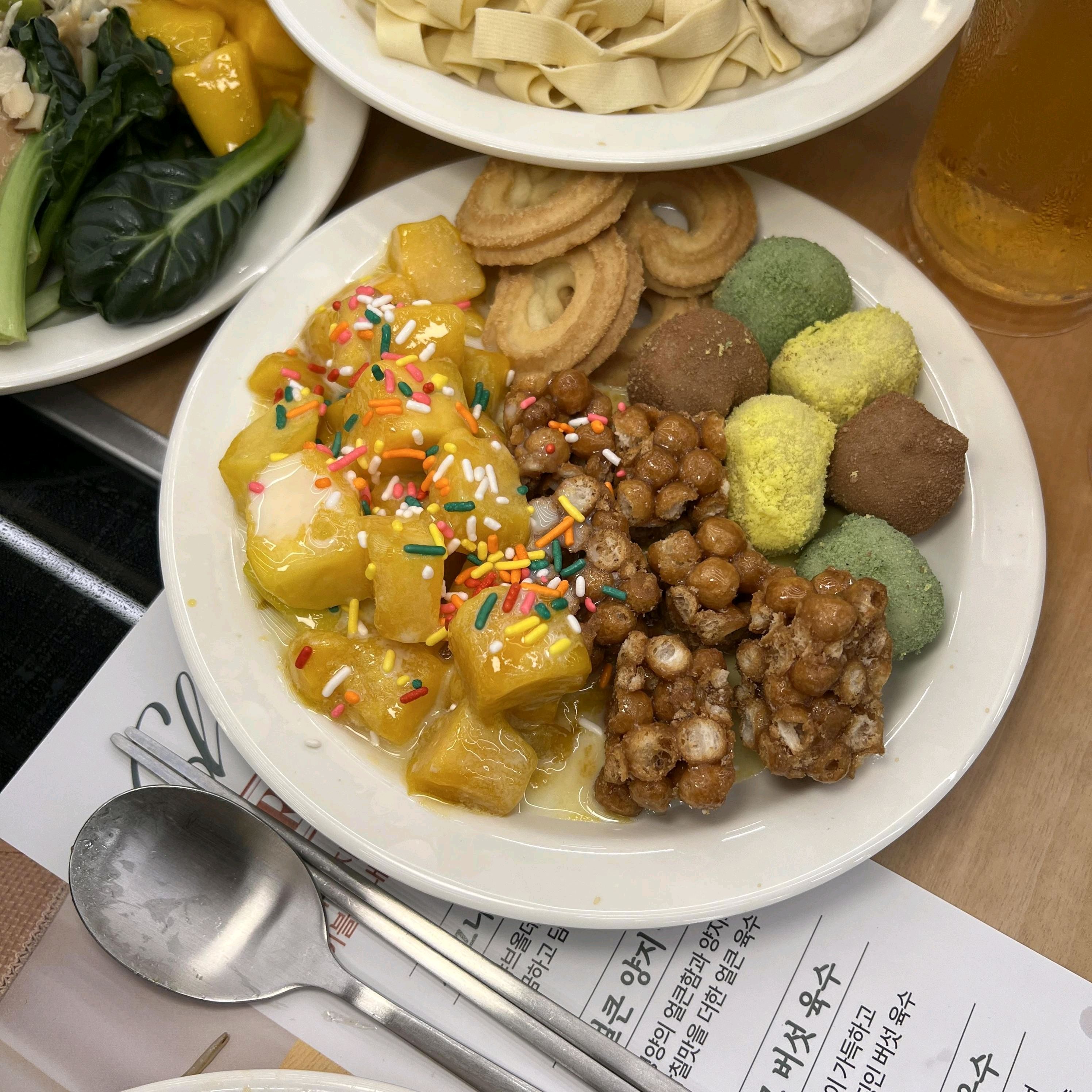 특별한 맛을 찾기 힘들었는데 이 곳을 발견해서 너무 좋았네요 가족들과 즐겁게 식사하고 각자