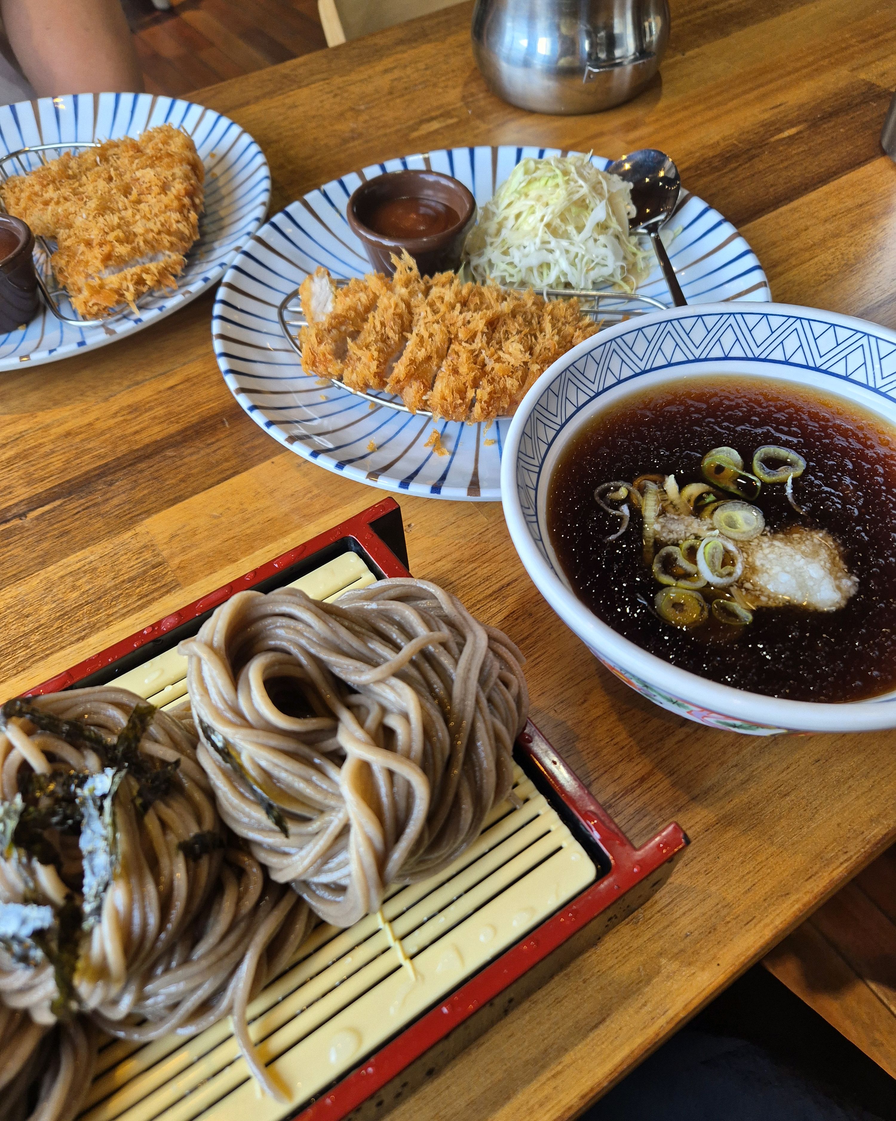 소바맛집이구요. 우동은 여기서 처음 먹어봤는데 역시 맛있습니다. 국물이 넘 맛있어요 - 청남대 맛집 삼동소바 상당점