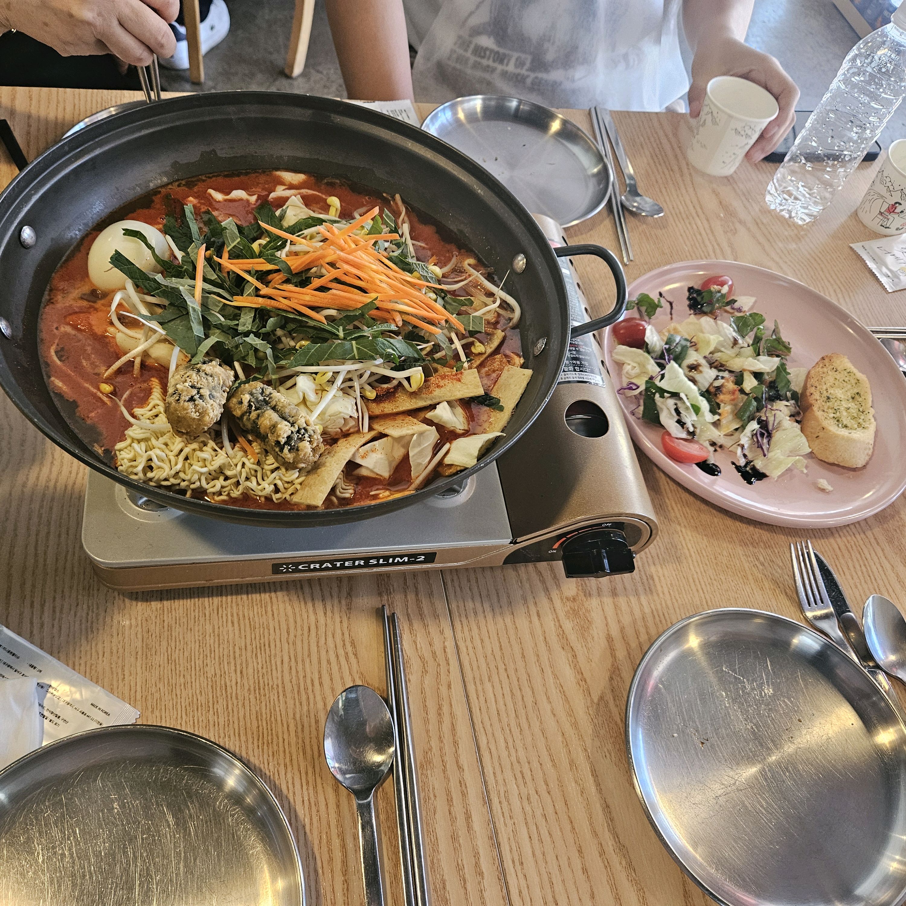 분위기가 좋고 아늑해서 마음 편히 또 맛있게 먹을 수 있었습니다. 감성적인 공간 덕분에 가